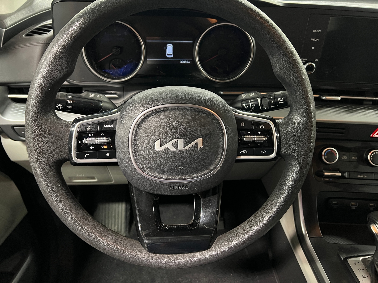 Thumbnail: 2023 Kia Carnival - 5