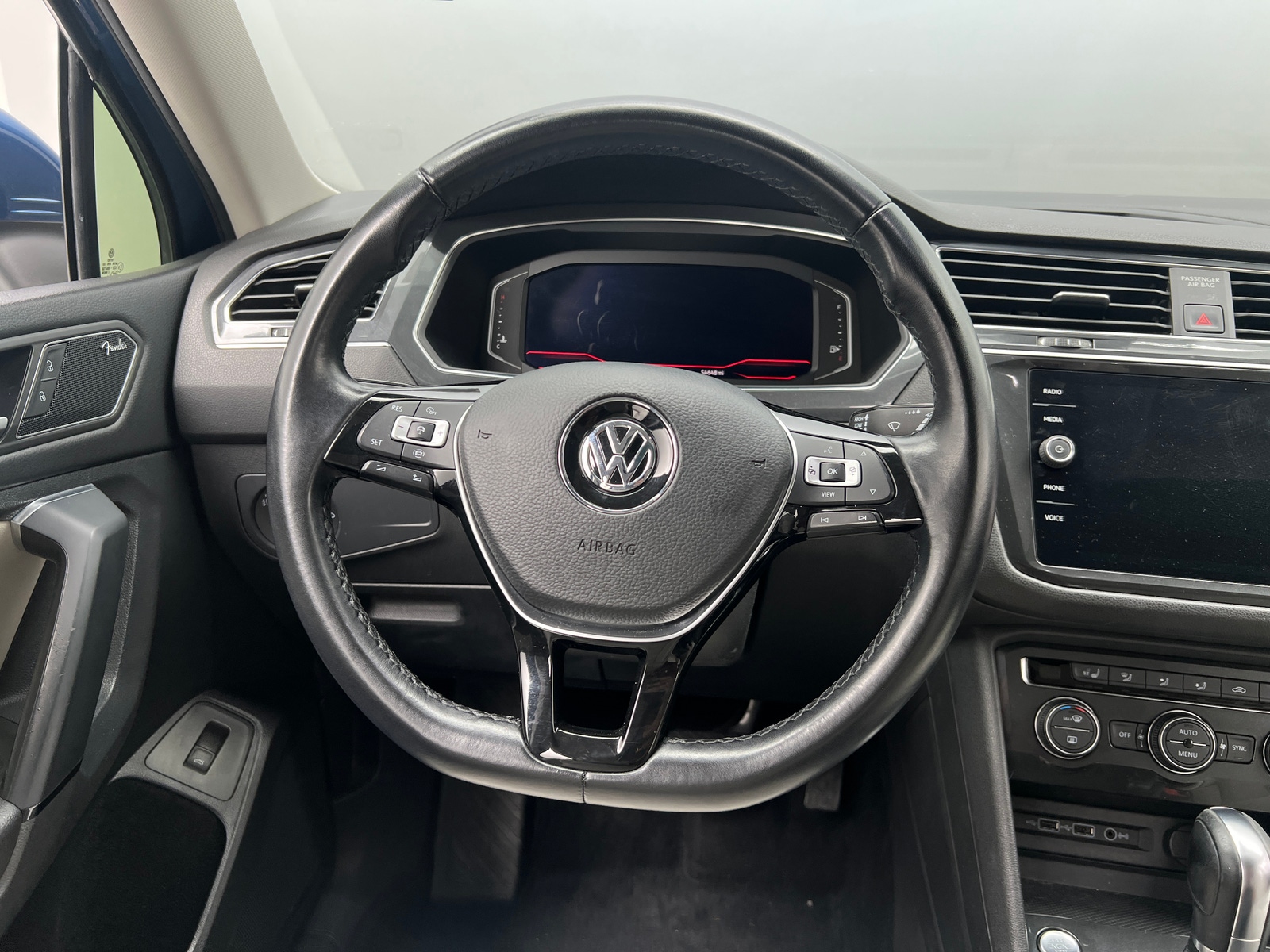 Thumbnail: 2019 Volkswagen Tiguan - 4