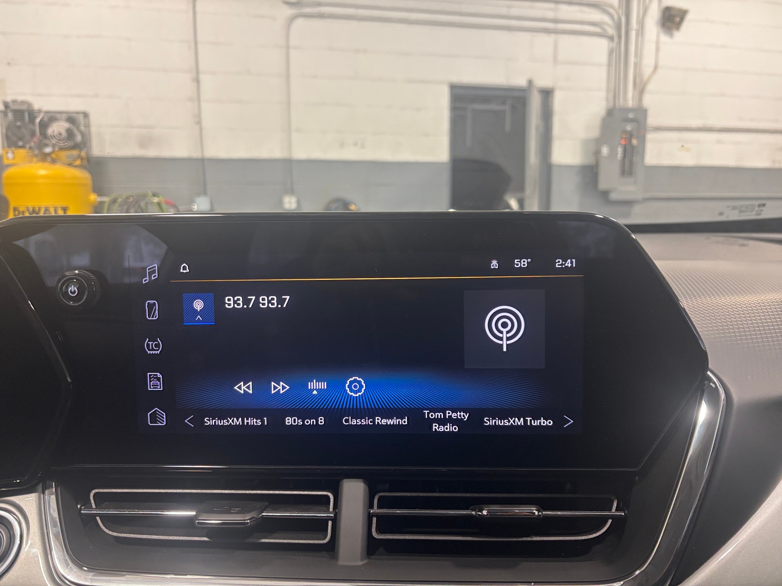 Thumbnail: 2025 Chevrolet Trax - 4