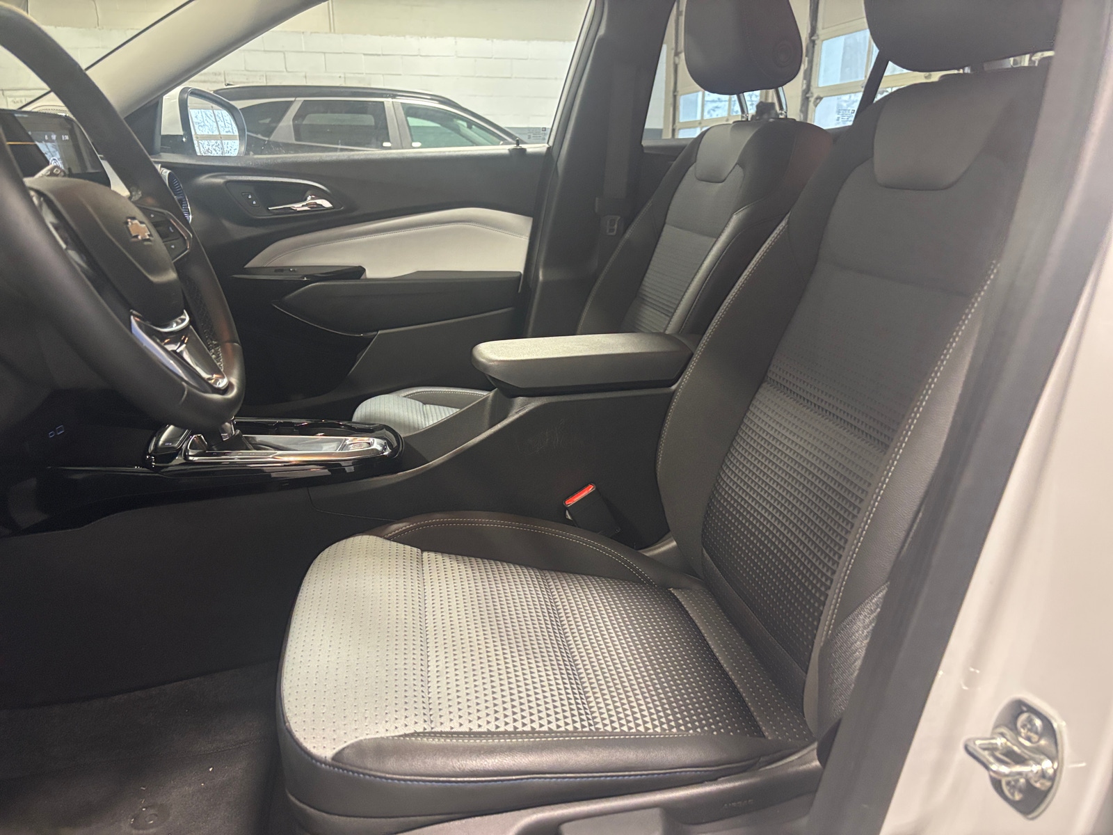 Thumbnail: 2025 Chevrolet Trax - 2