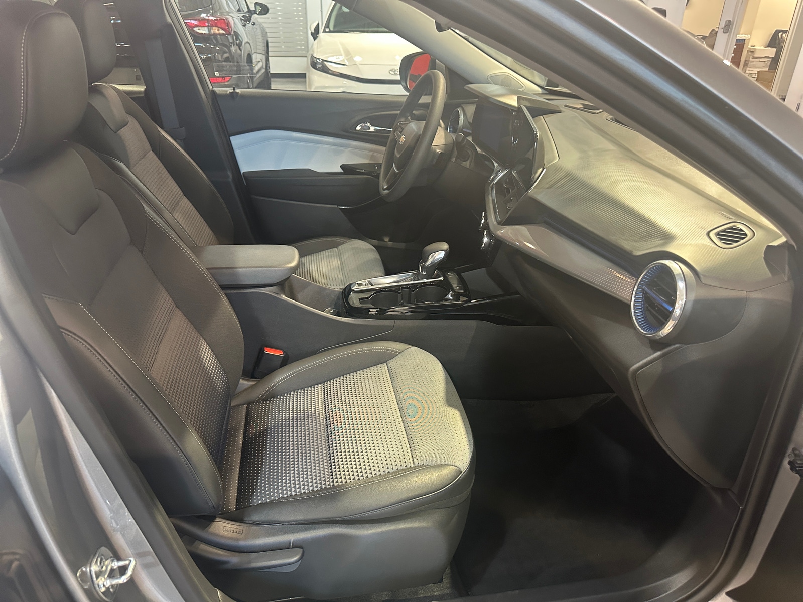 Thumbnail: 2025 Chevrolet Trax - 2