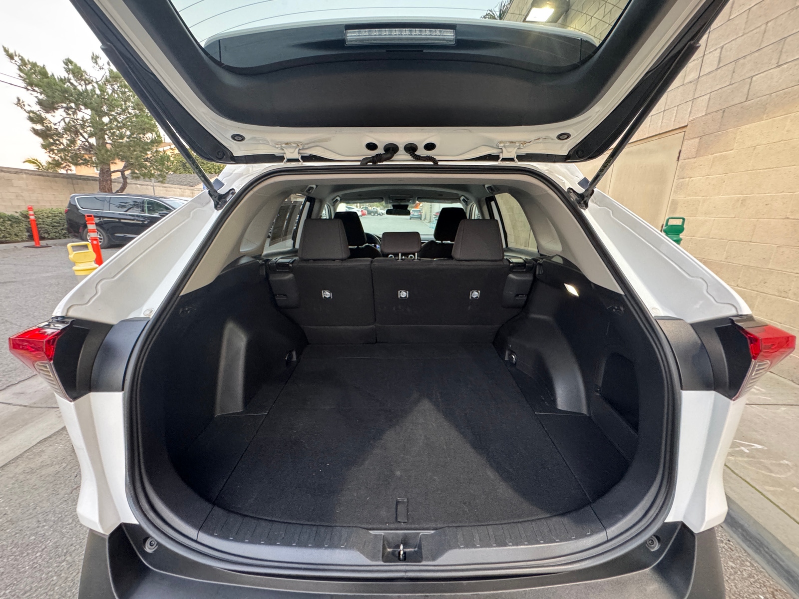 Thumbnail: 2025 Toyota RAV4 - 6