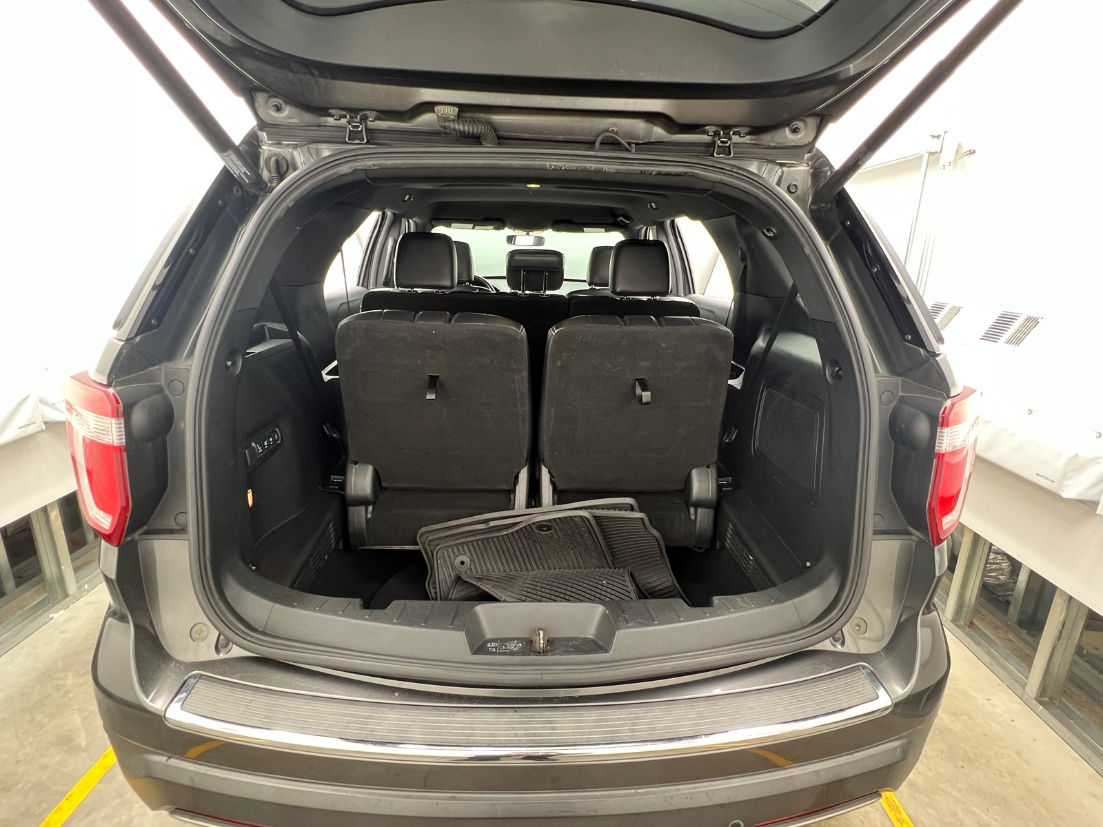 Thumbnail: 2019 Ford Explorer - 6