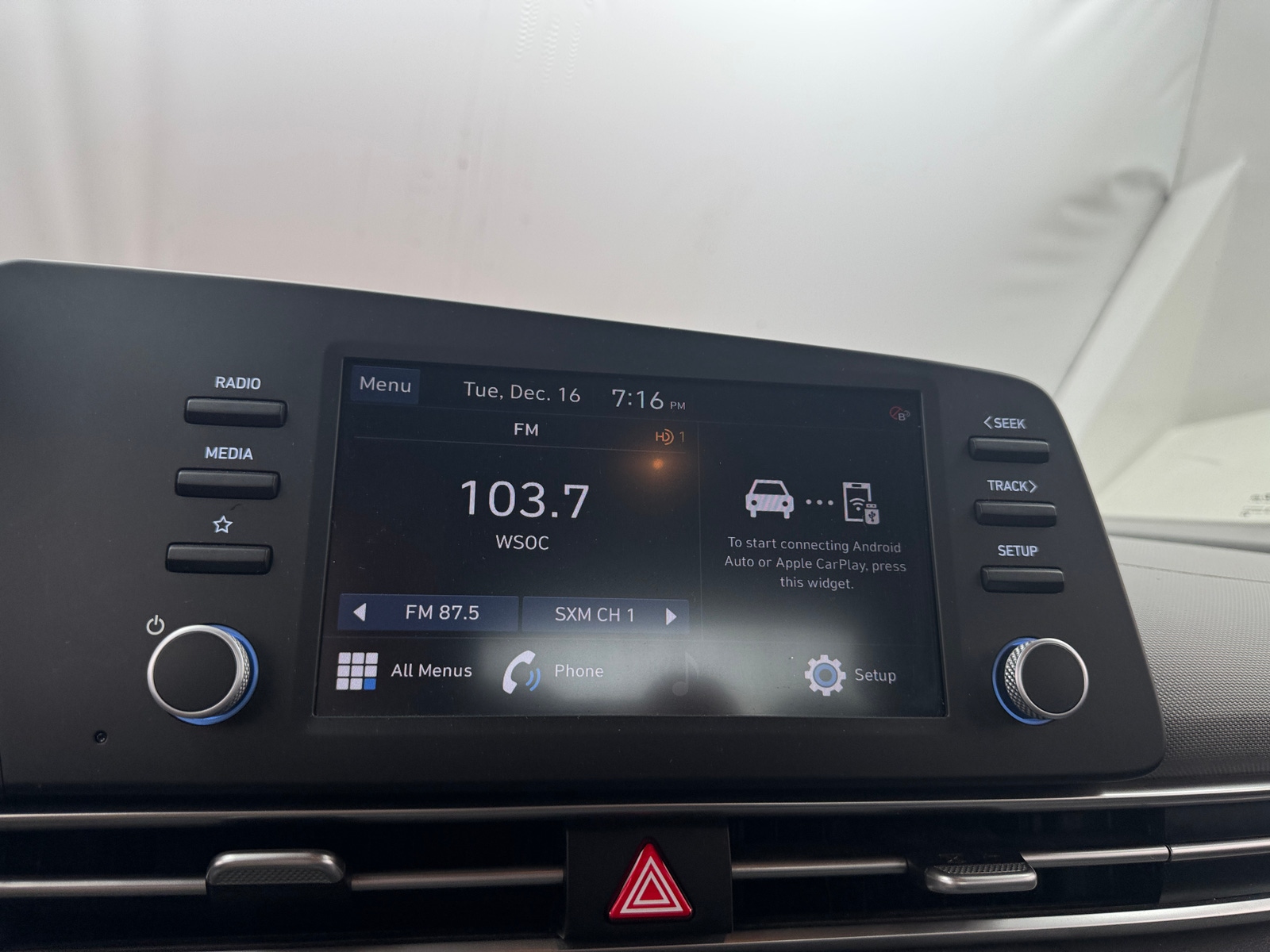 Thumbnail: 2023 Hyundai Elantra - 4