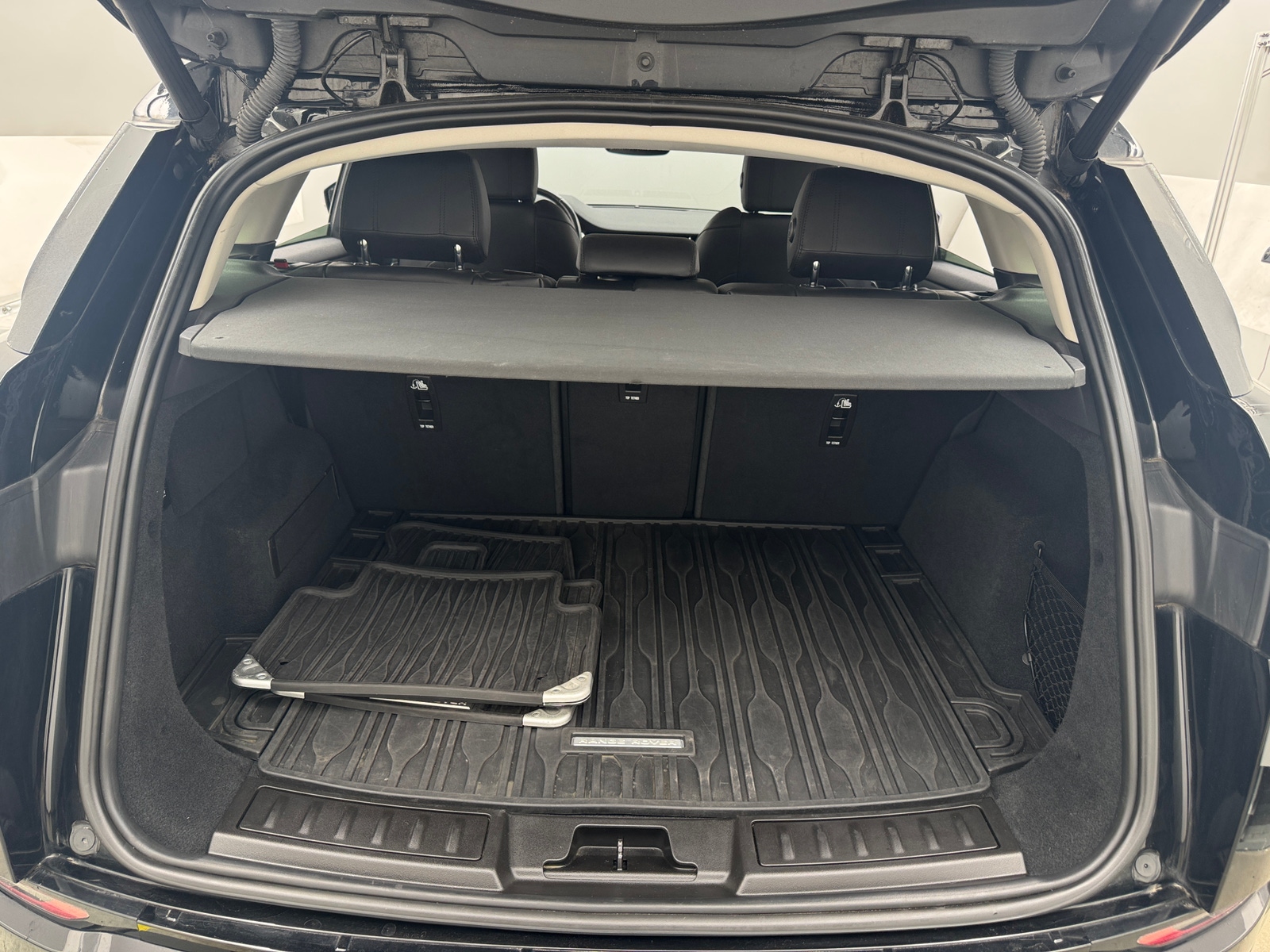 Thumbnail: 2020 Land Rover Range Rover Evoque - 6