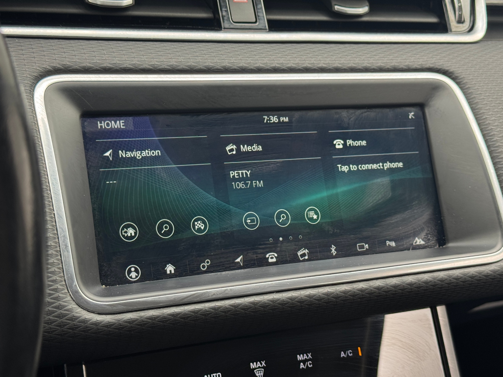 Thumbnail: 2020 Land Rover Range Rover Evoque - 3