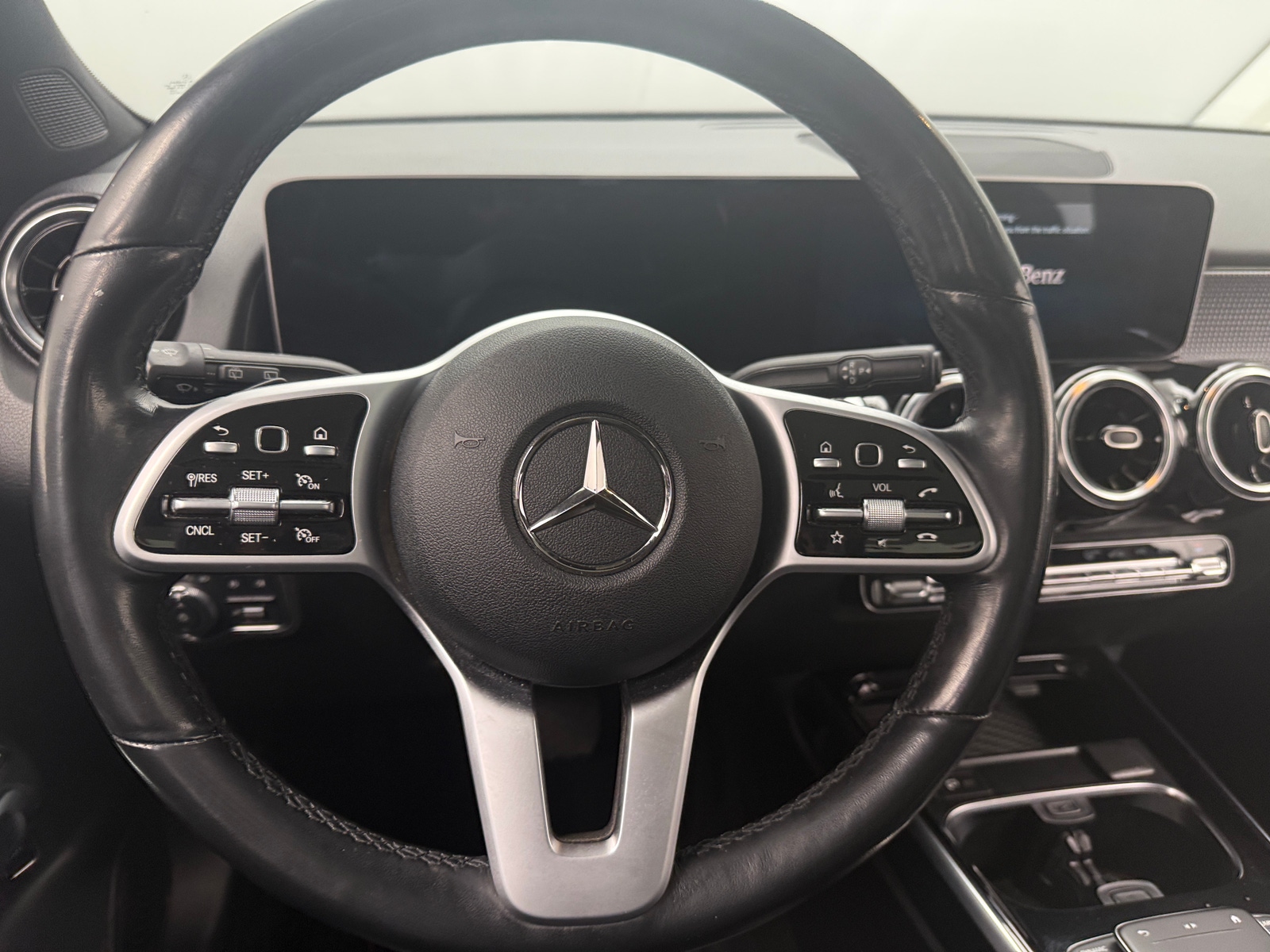 Thumbnail: 2021 Mercedes-Benz GLB - 4