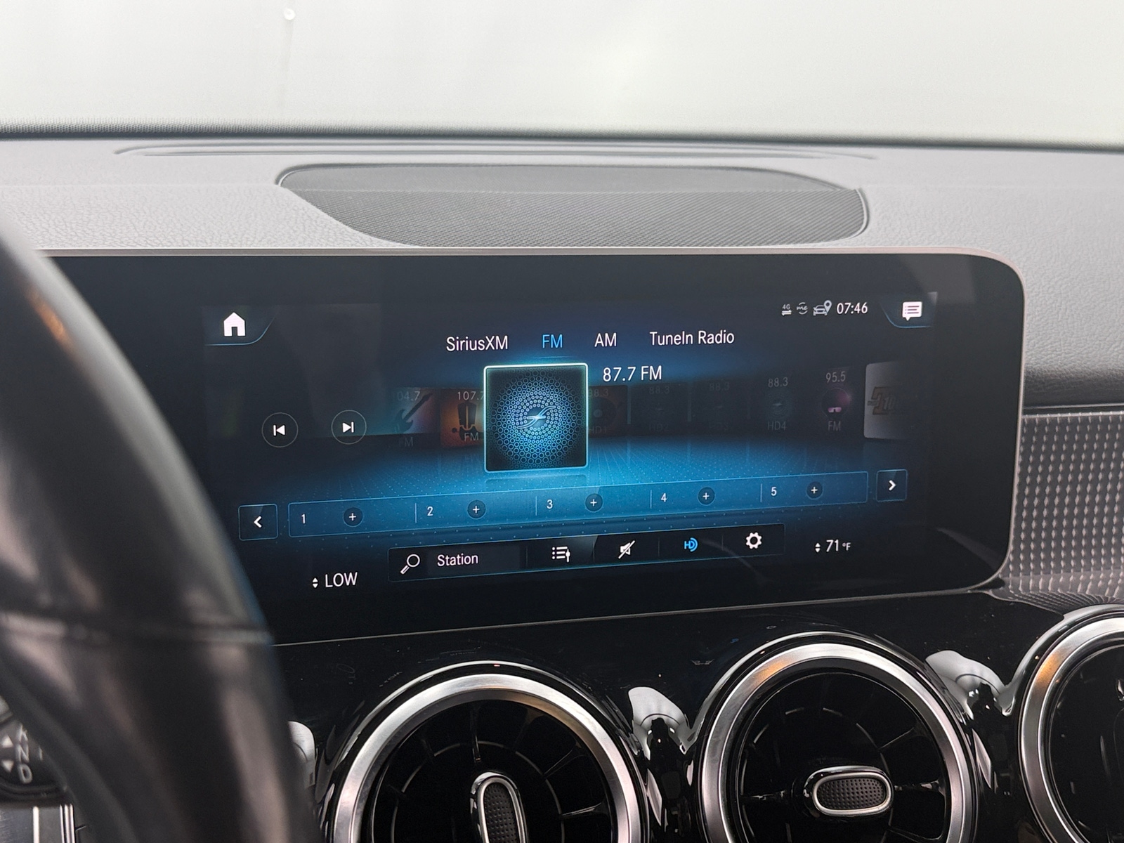 Thumbnail: 2021 Mercedes-Benz GLB - 3