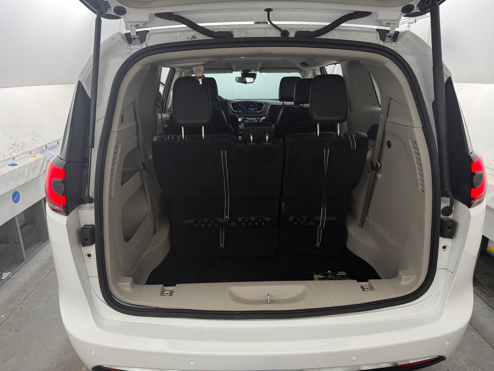 Thumbnail: 2024 Chrysler Pacifica - 6