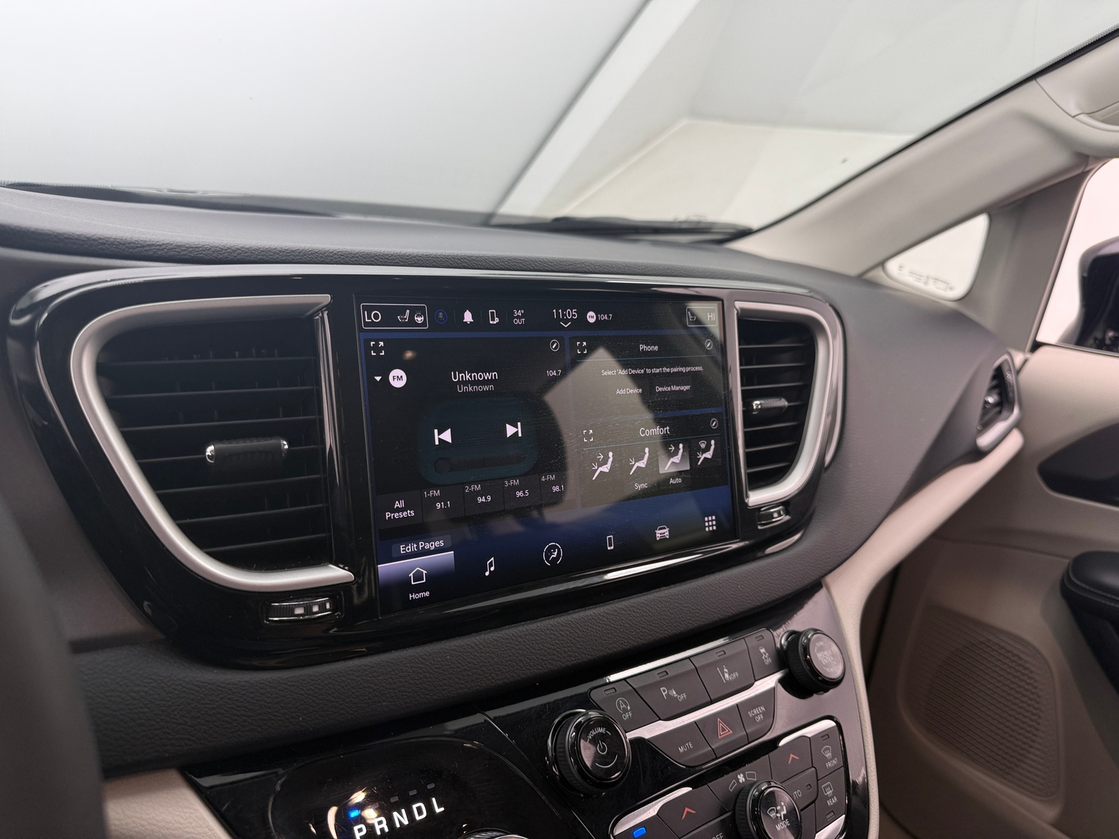 Thumbnail: 2024 Chrysler Pacifica - 3