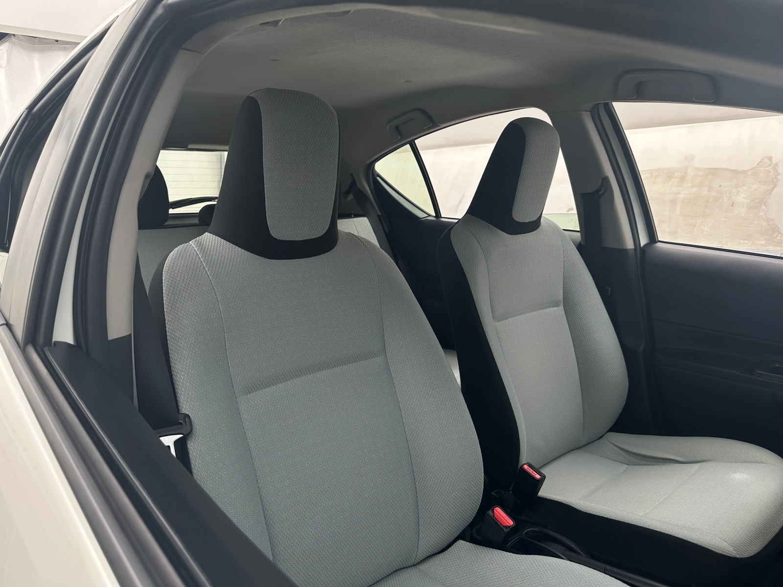 Thumbnail: 2016 Toyota Prius c - 2