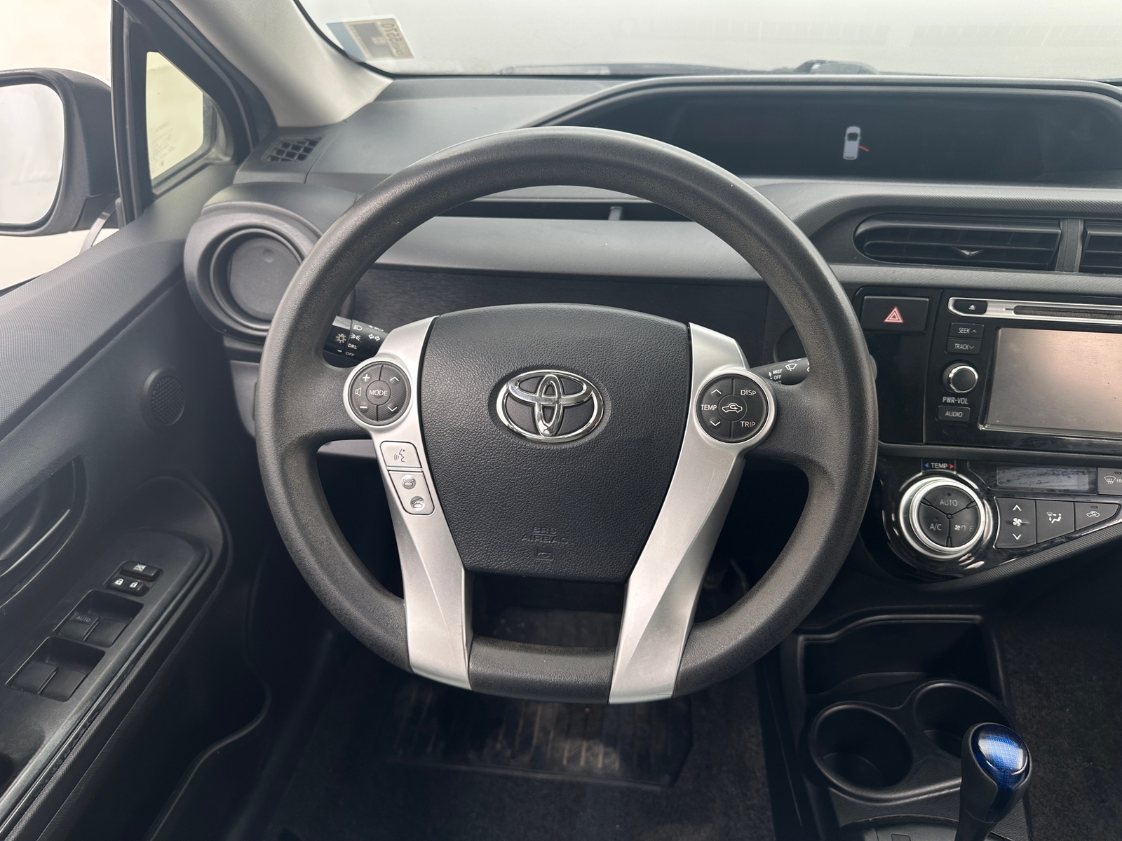 Thumbnail: 2016 Toyota Prius c - 4