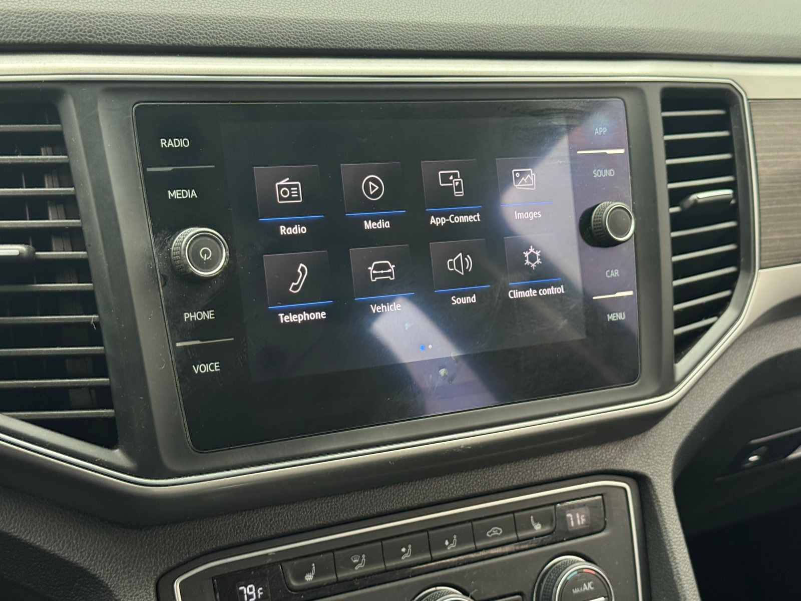 Thumbnail: 2019 Volkswagen Atlas - 3