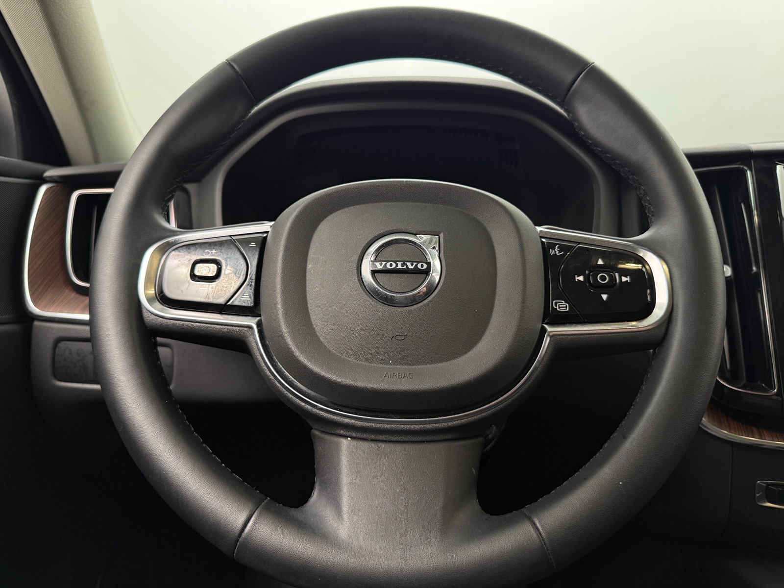 Thumbnail: 2023 Volvo XC60 - 4