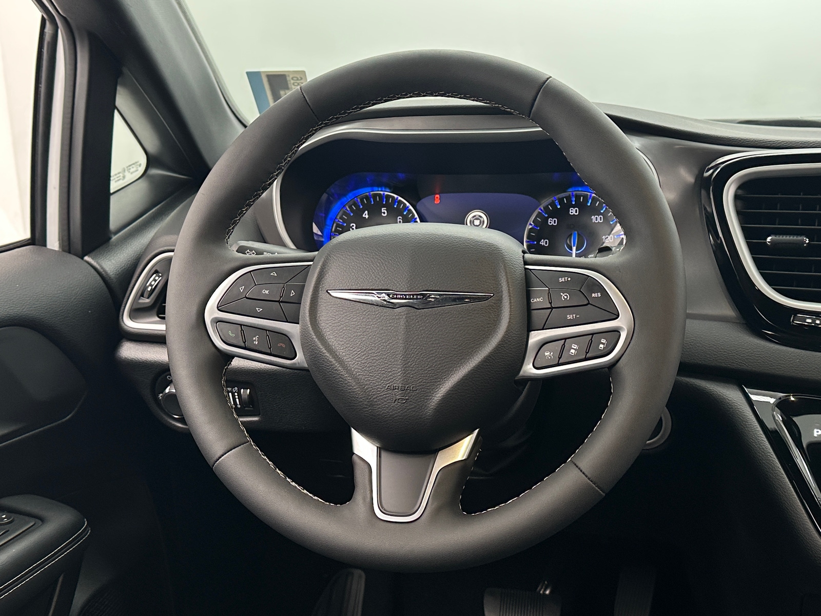 Thumbnail: 2025 Chrysler Voyager - 4