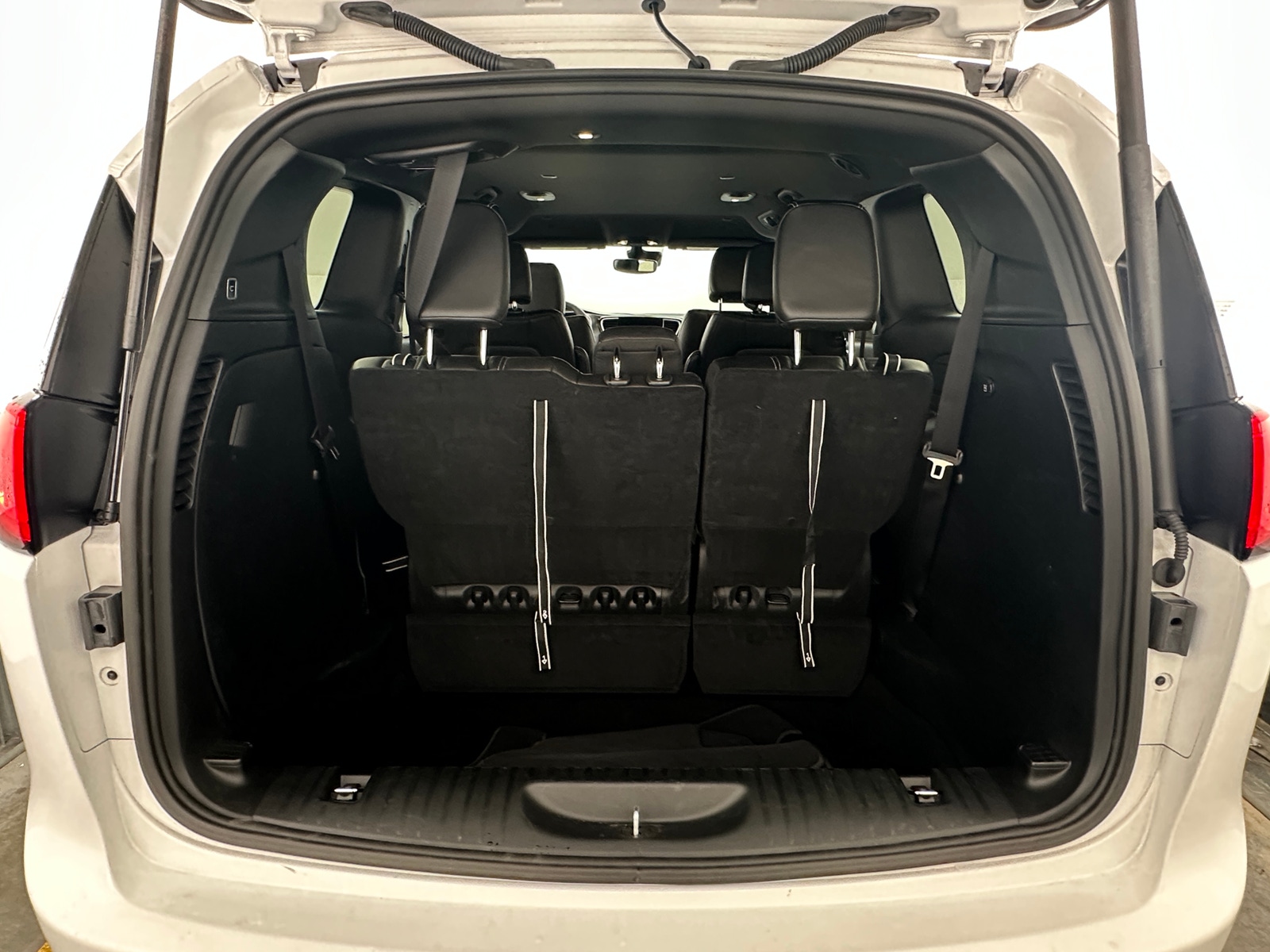 Thumbnail: 2025 Chrysler Voyager - 6