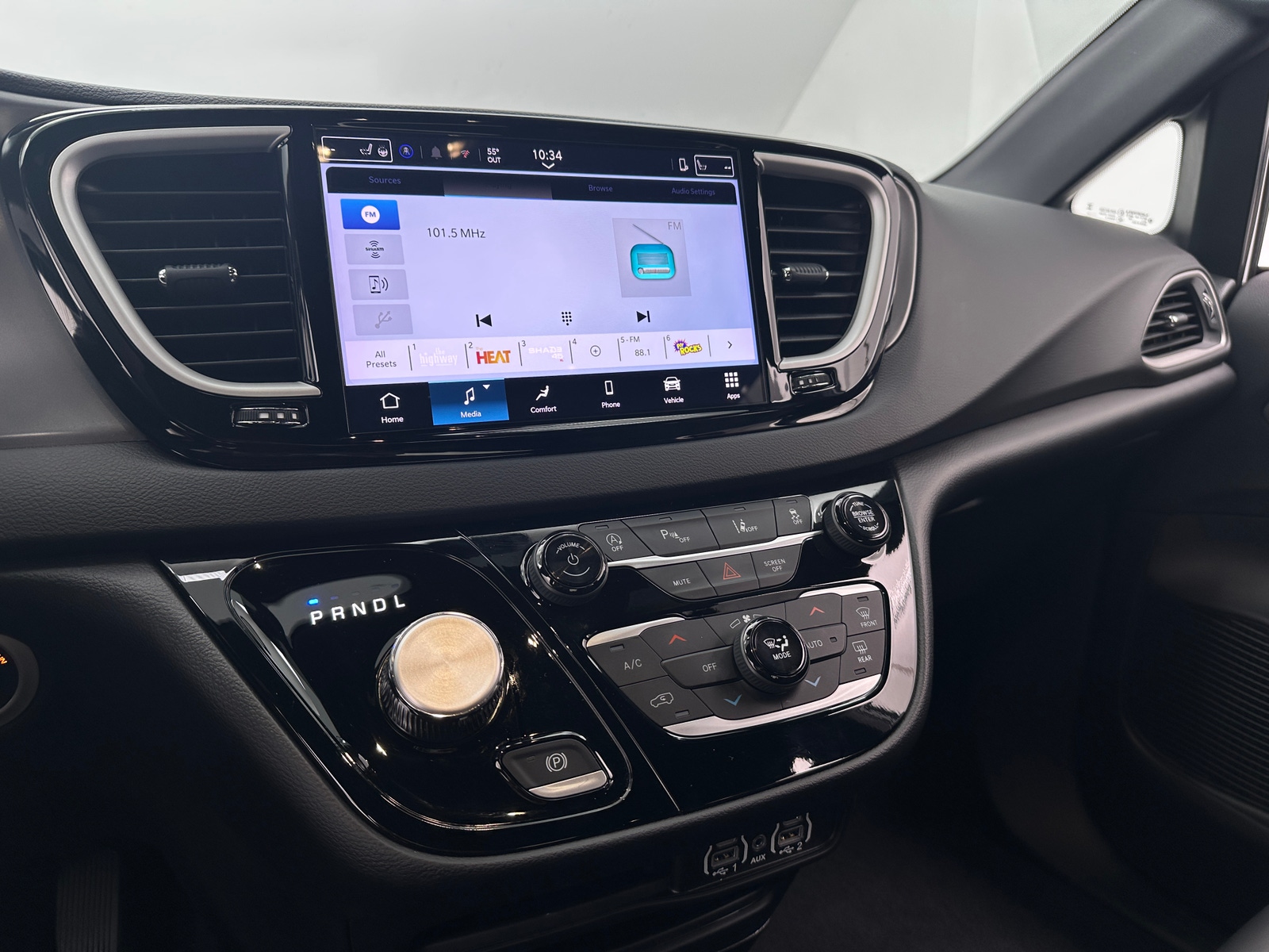 Thumbnail: 2025 Chrysler Voyager - 3