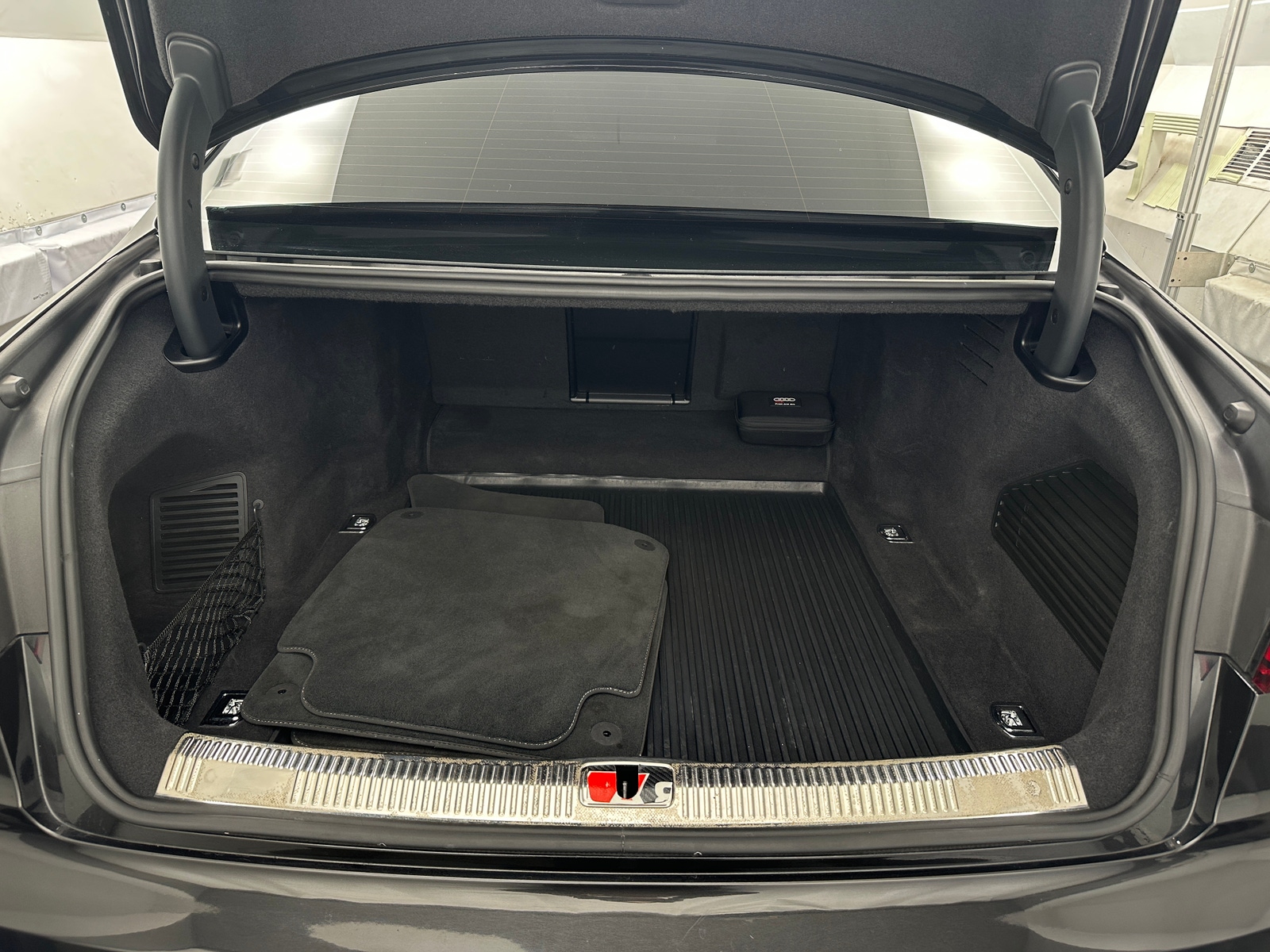 Thumbnail: 2021 Audi A8 - 6