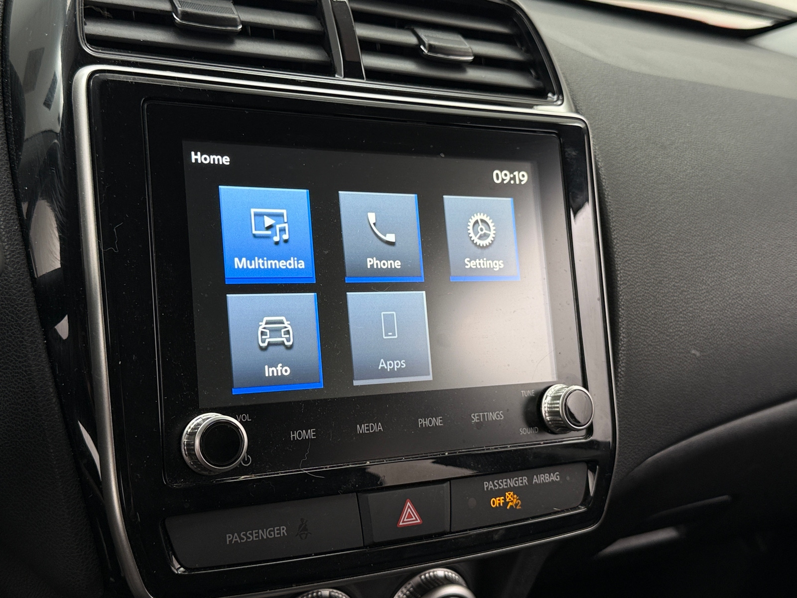 Thumbnail: 2023 Mitsubishi Outlander Sport - 4