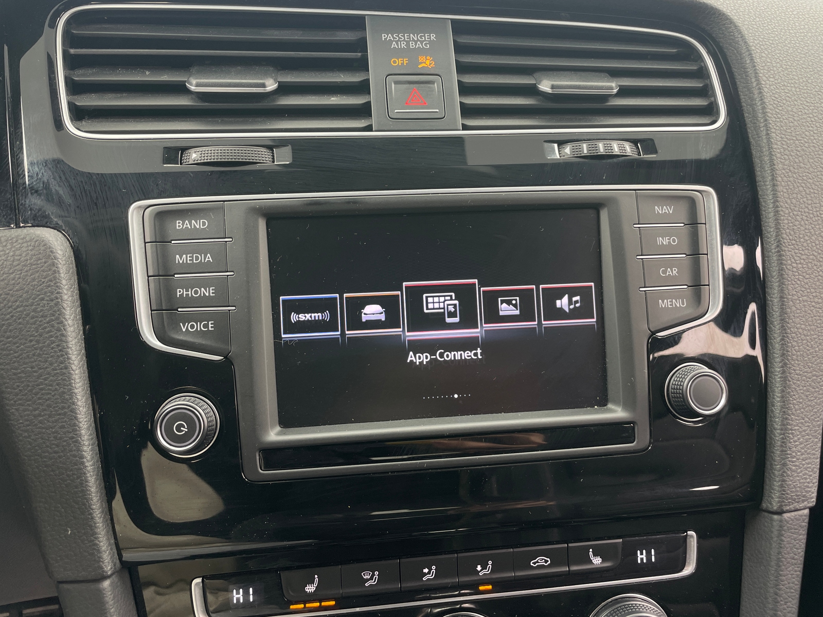 Thumbnail: 2016 Volkswagen Golf - 3