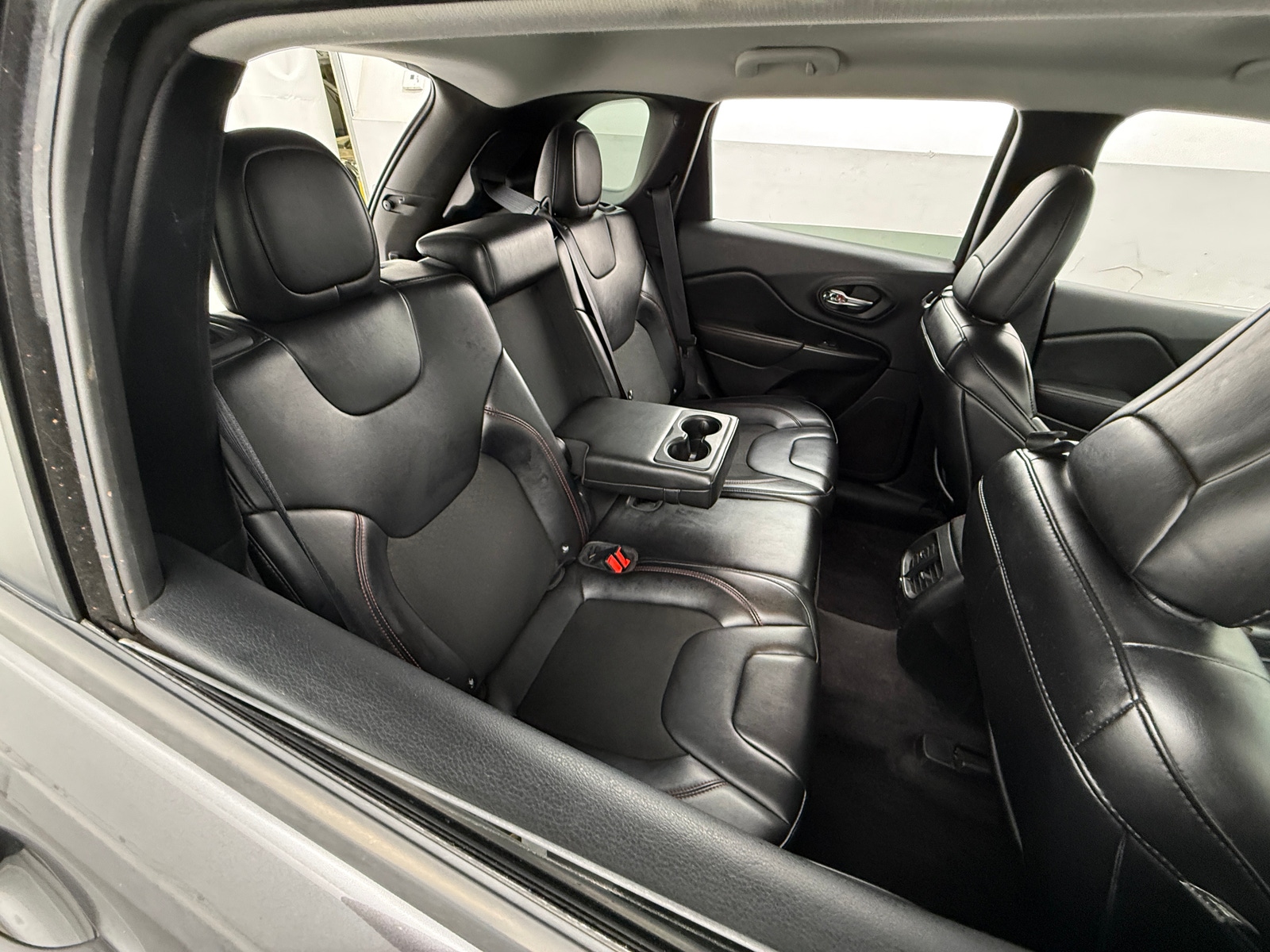 Thumbnail: 2019 Jeep Cherokee - 6