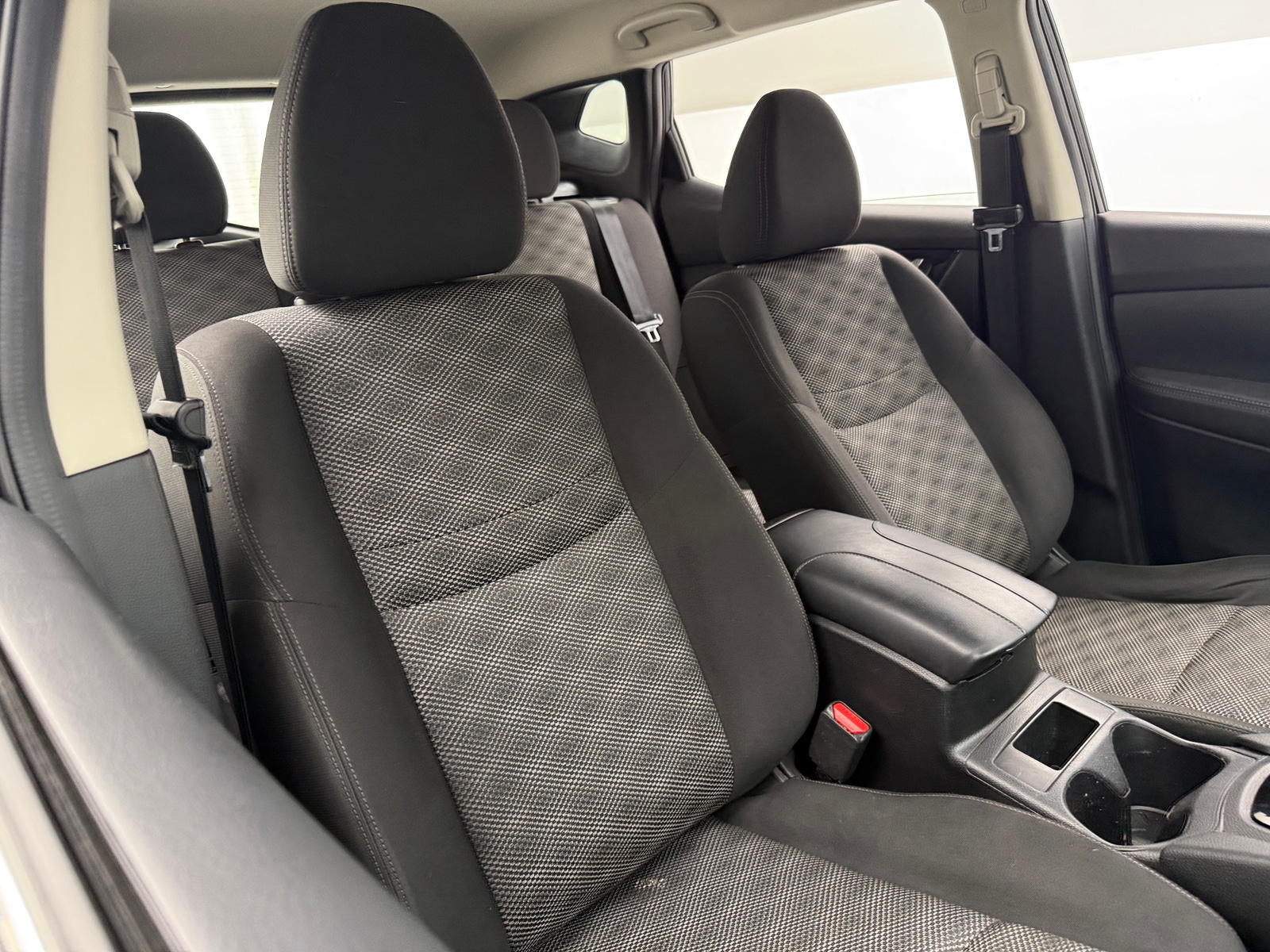 Thumbnail: 2017 Nissan Rogue Sport - 2