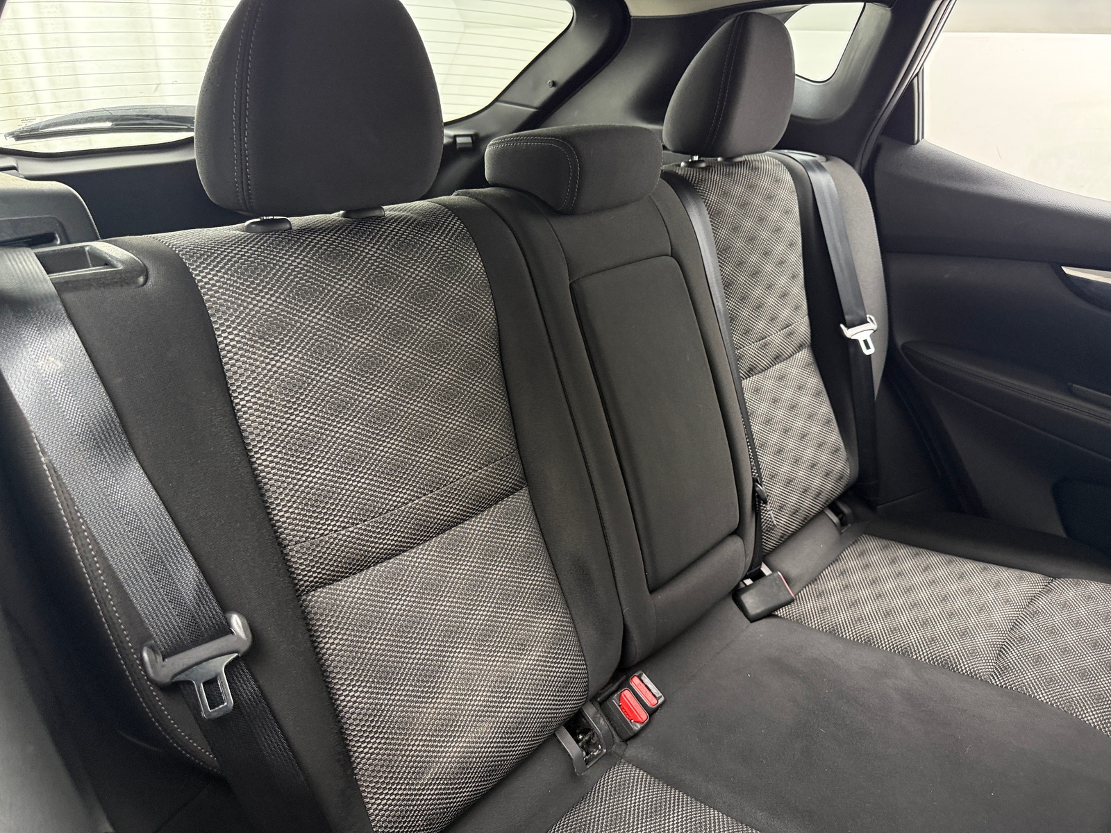 Thumbnail: 2017 Nissan Rogue Sport - 6