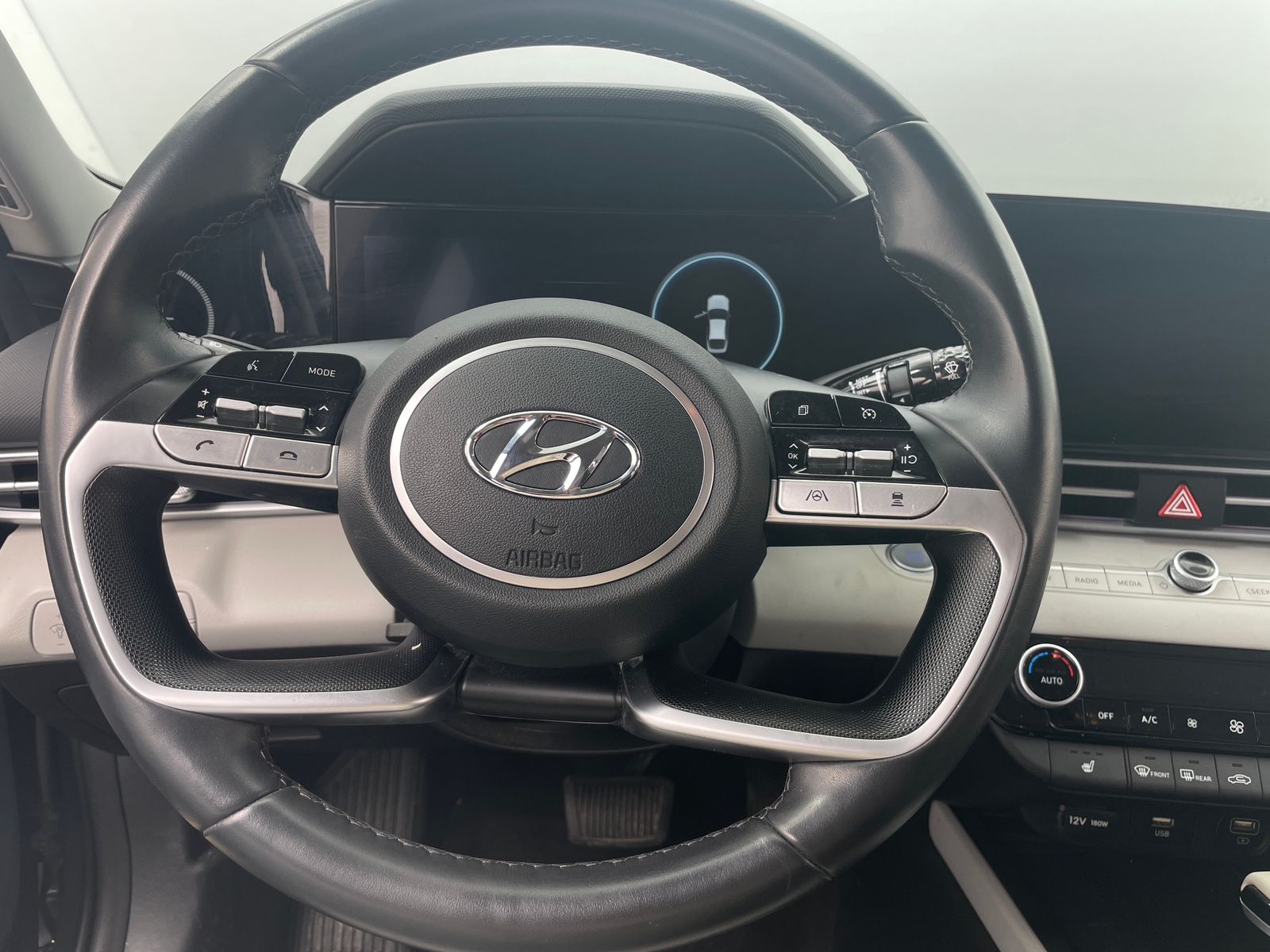 Thumbnail: 2023 Hyundai Elantra - 4