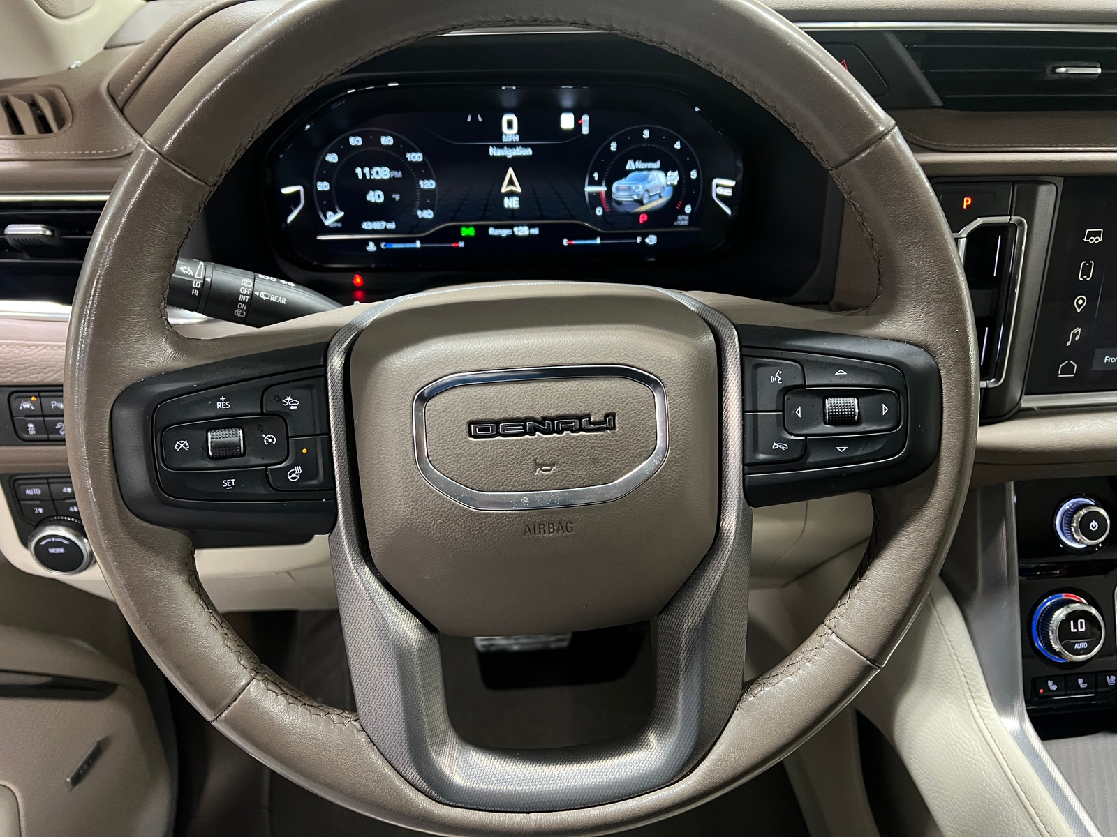 Thumbnail: 2022 GMC Yukon XL - 4