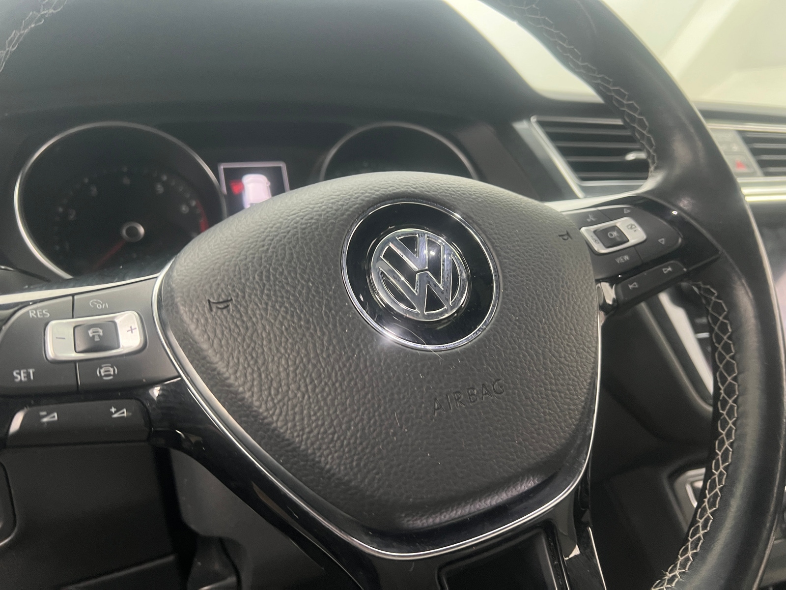 Thumbnail: 2021 Volkswagen Tiguan - 5