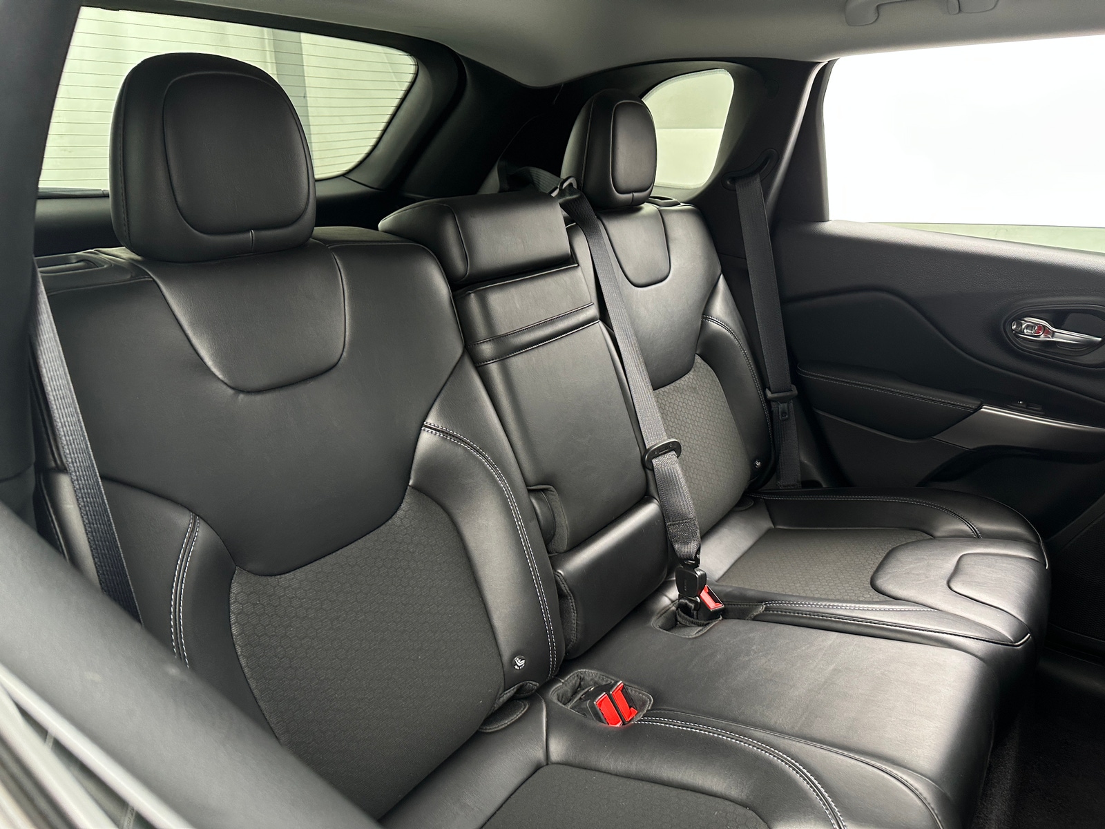 Thumbnail: 2019 Jeep Cherokee - 6