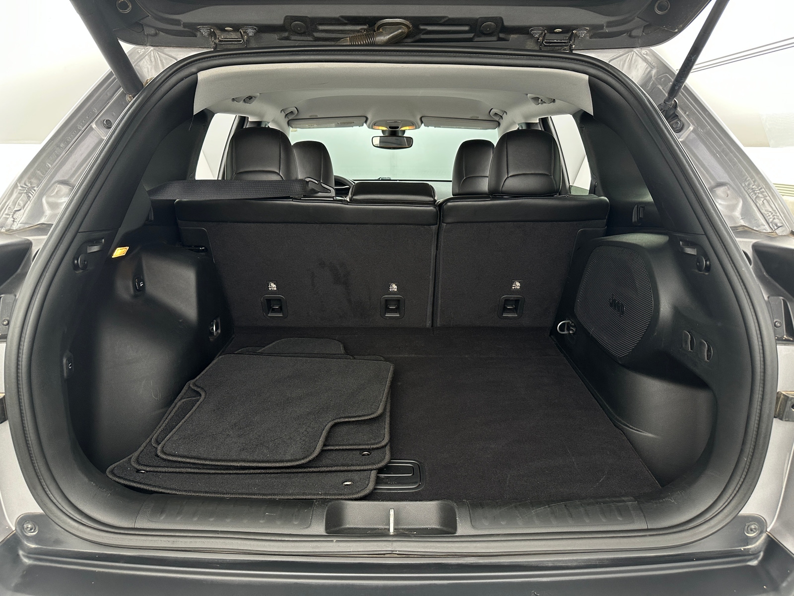 Thumbnail: 2019 Jeep Cherokee - 7