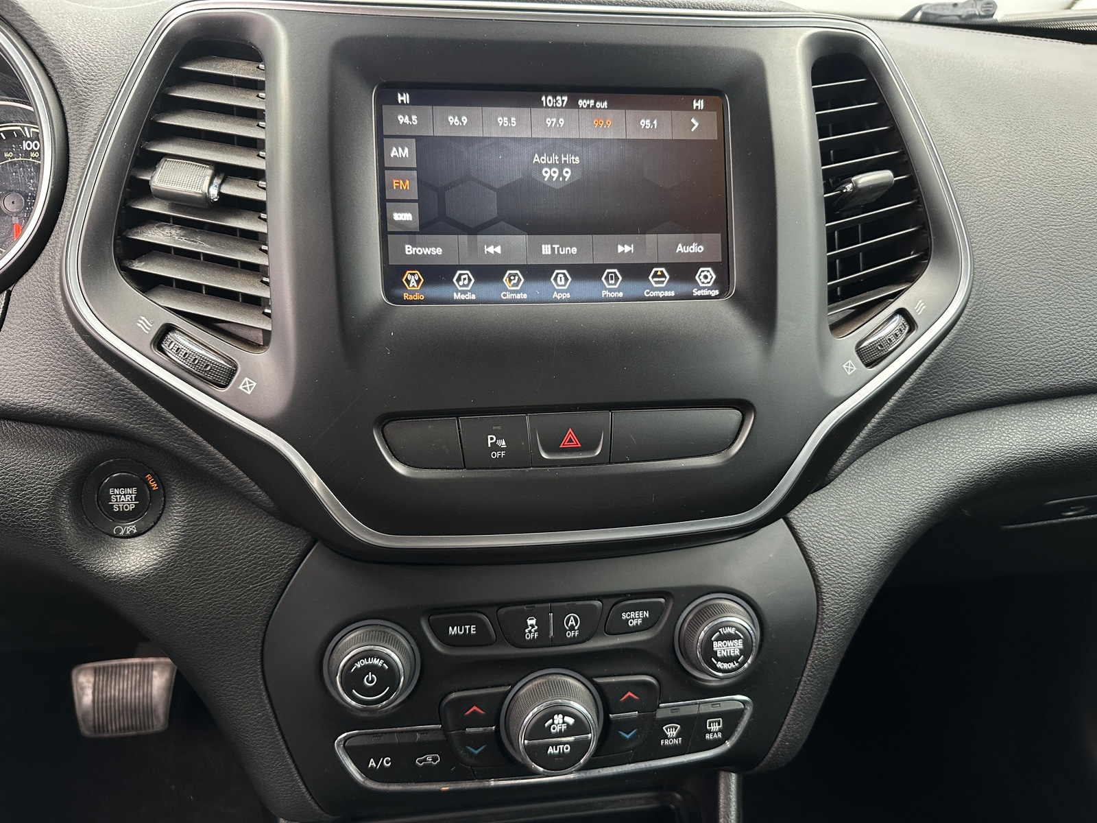 Thumbnail: 2019 Jeep Cherokee - 4