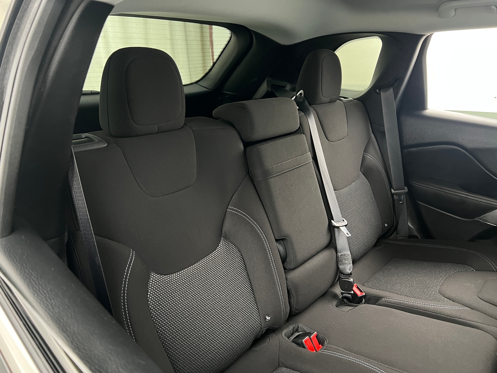 Thumbnail: 2019 Jeep Cherokee - 6