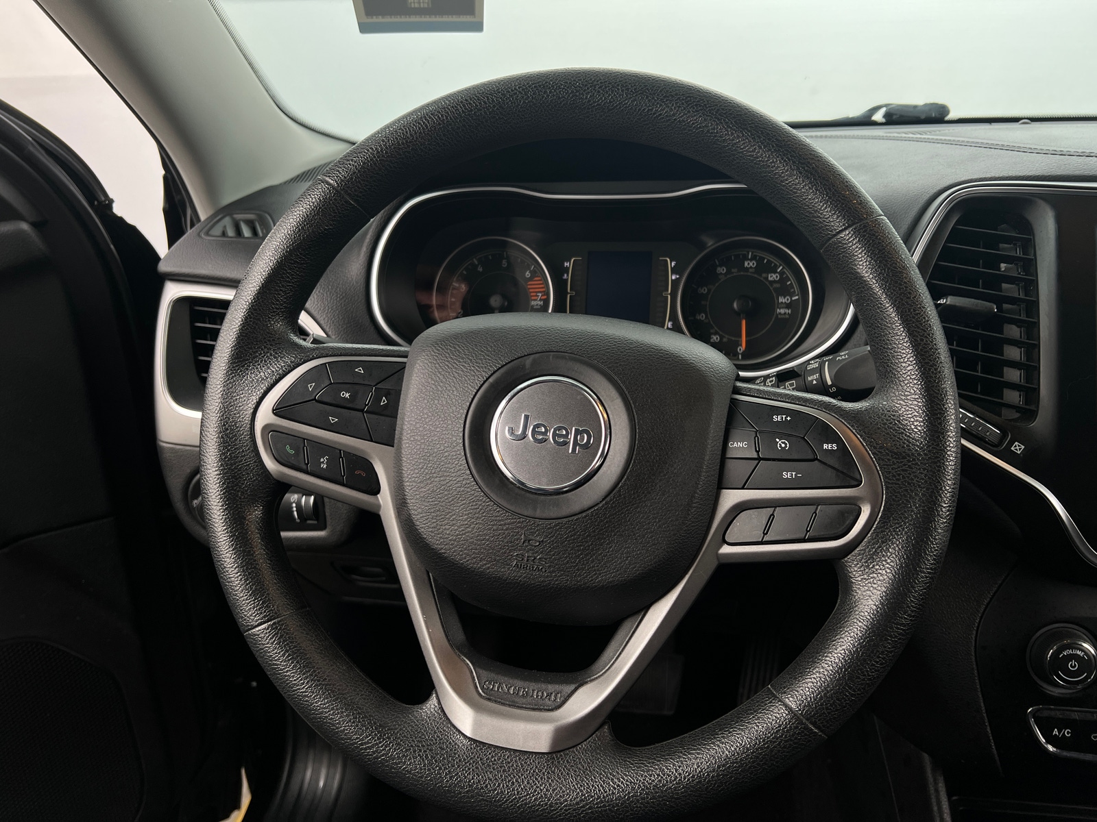 Thumbnail: 2019 Jeep Cherokee - 5