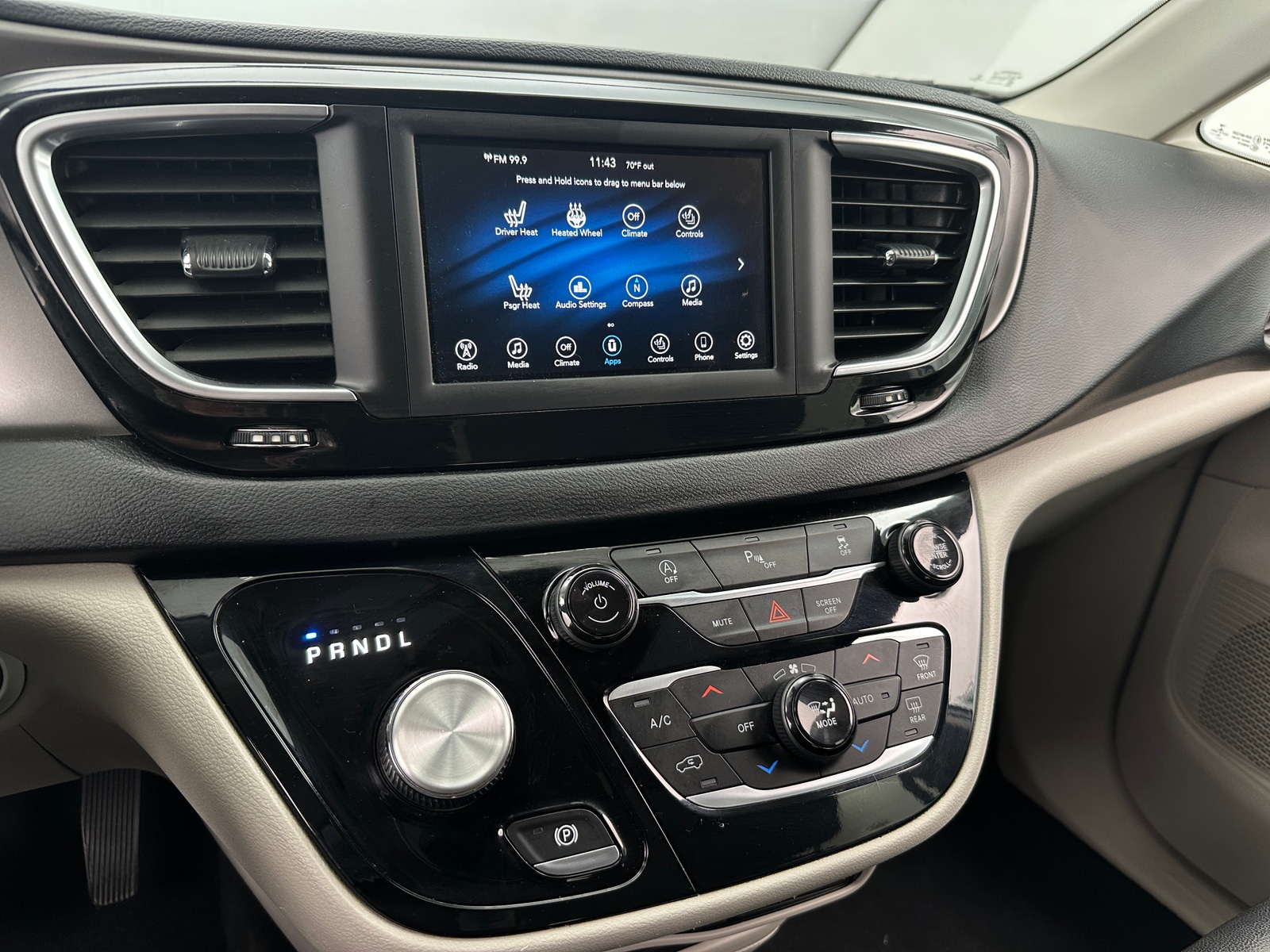 Thumbnail: 2020 Chrysler Pacifica - 3