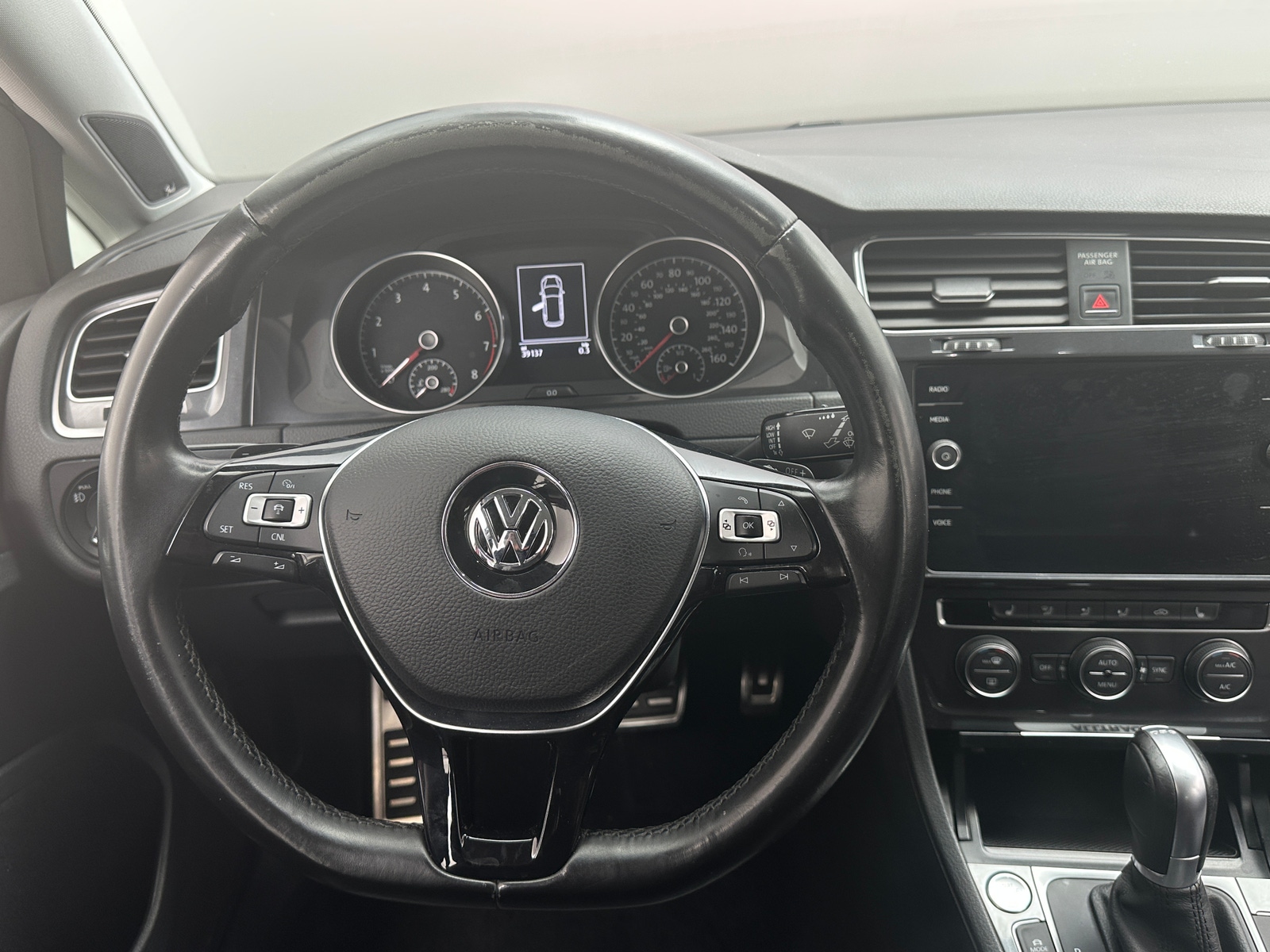 Thumbnail: 2018 Volkswagen Golf - 4