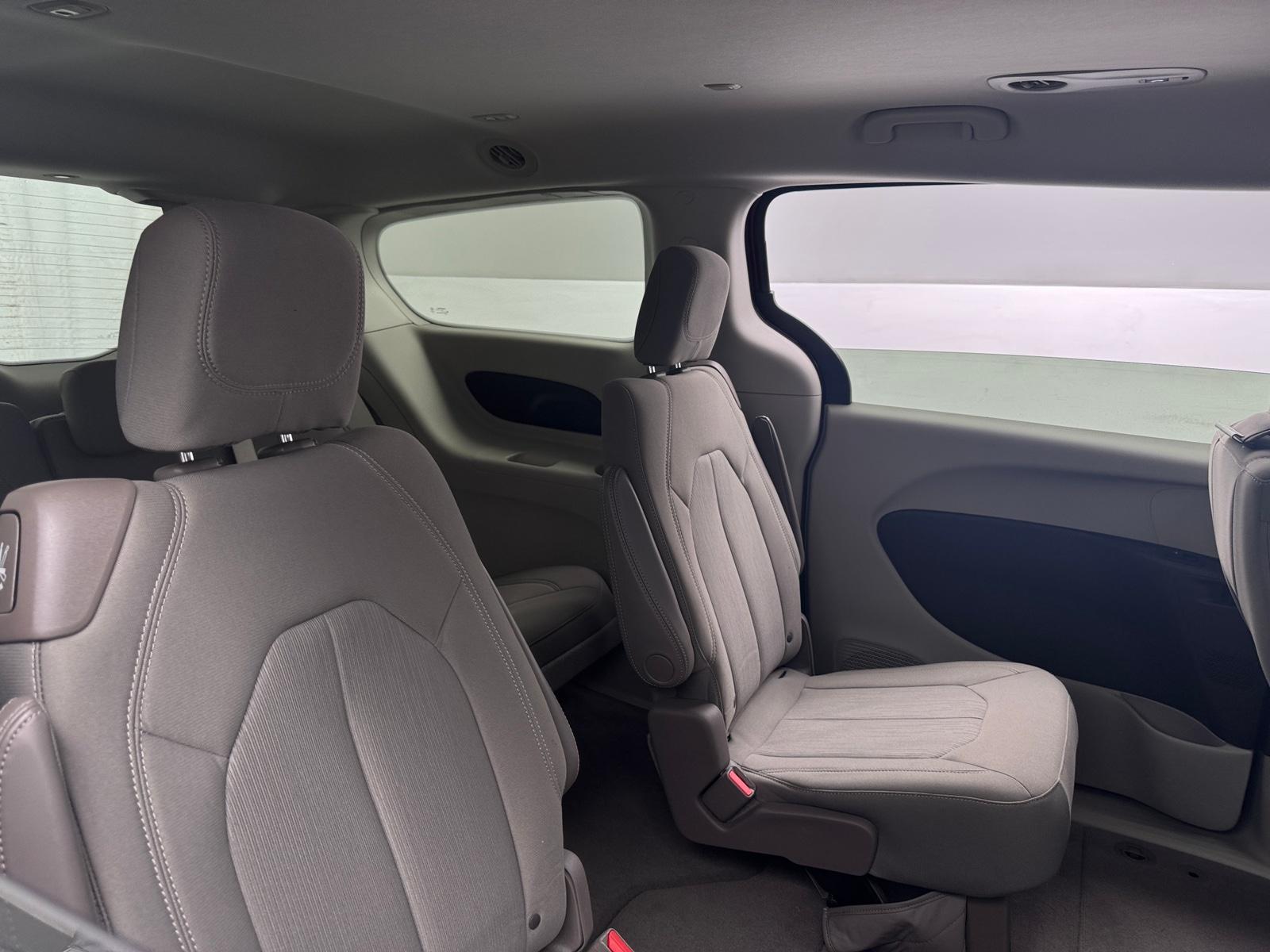 Thumbnail: 2017 Chrysler Pacifica - 6