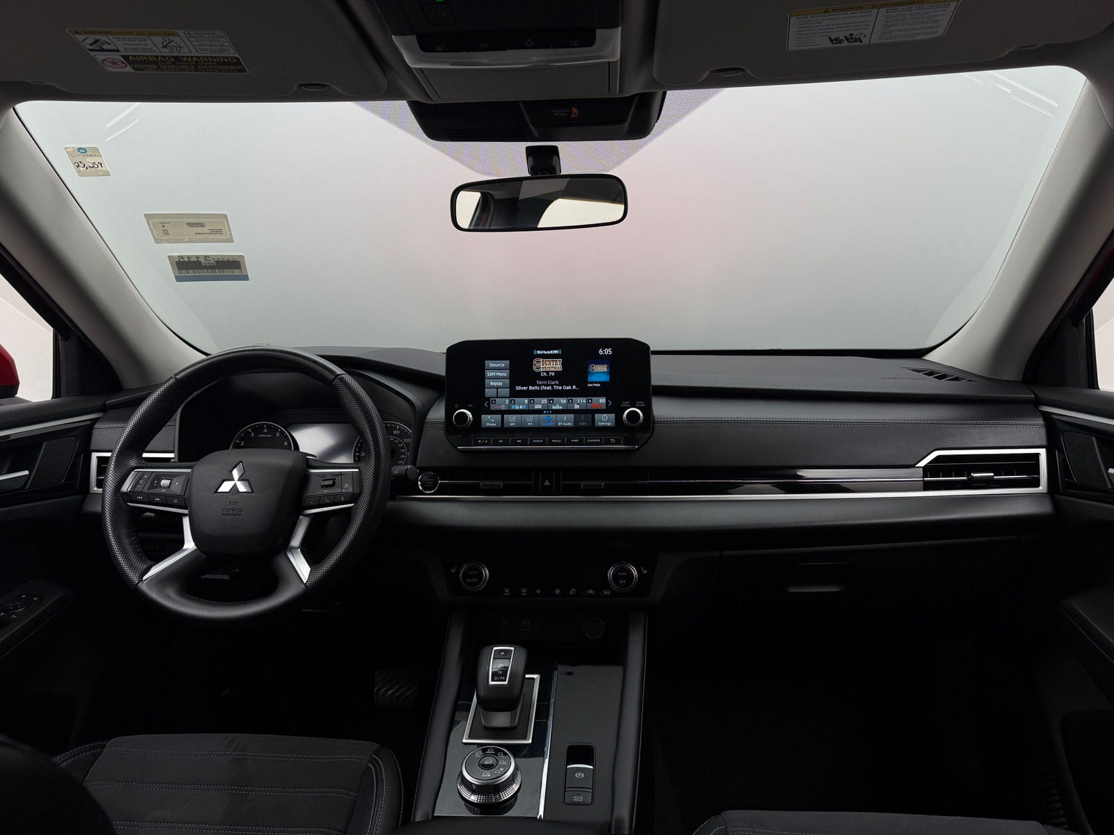 Thumbnail: 2023 Mitsubishi Outlander - 2