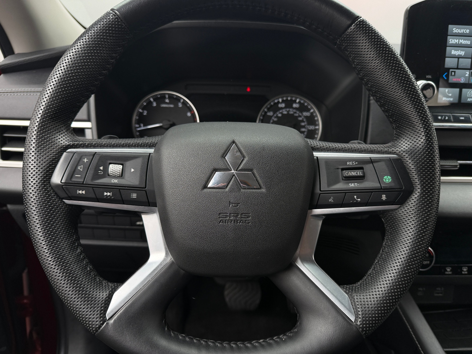 Thumbnail: 2023 Mitsubishi Outlander - 4