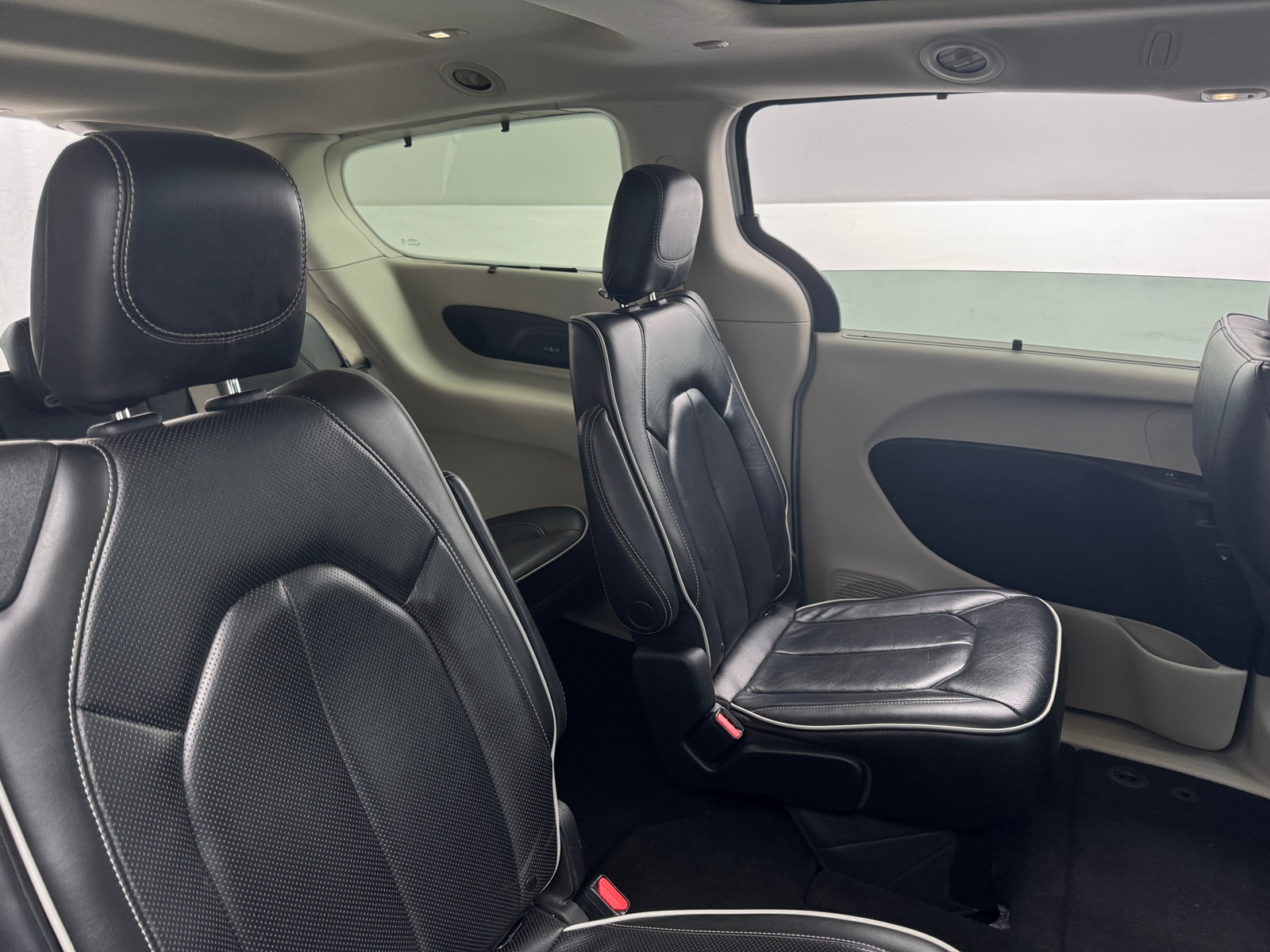 Thumbnail: 2022 Chrysler Pacifica - 5