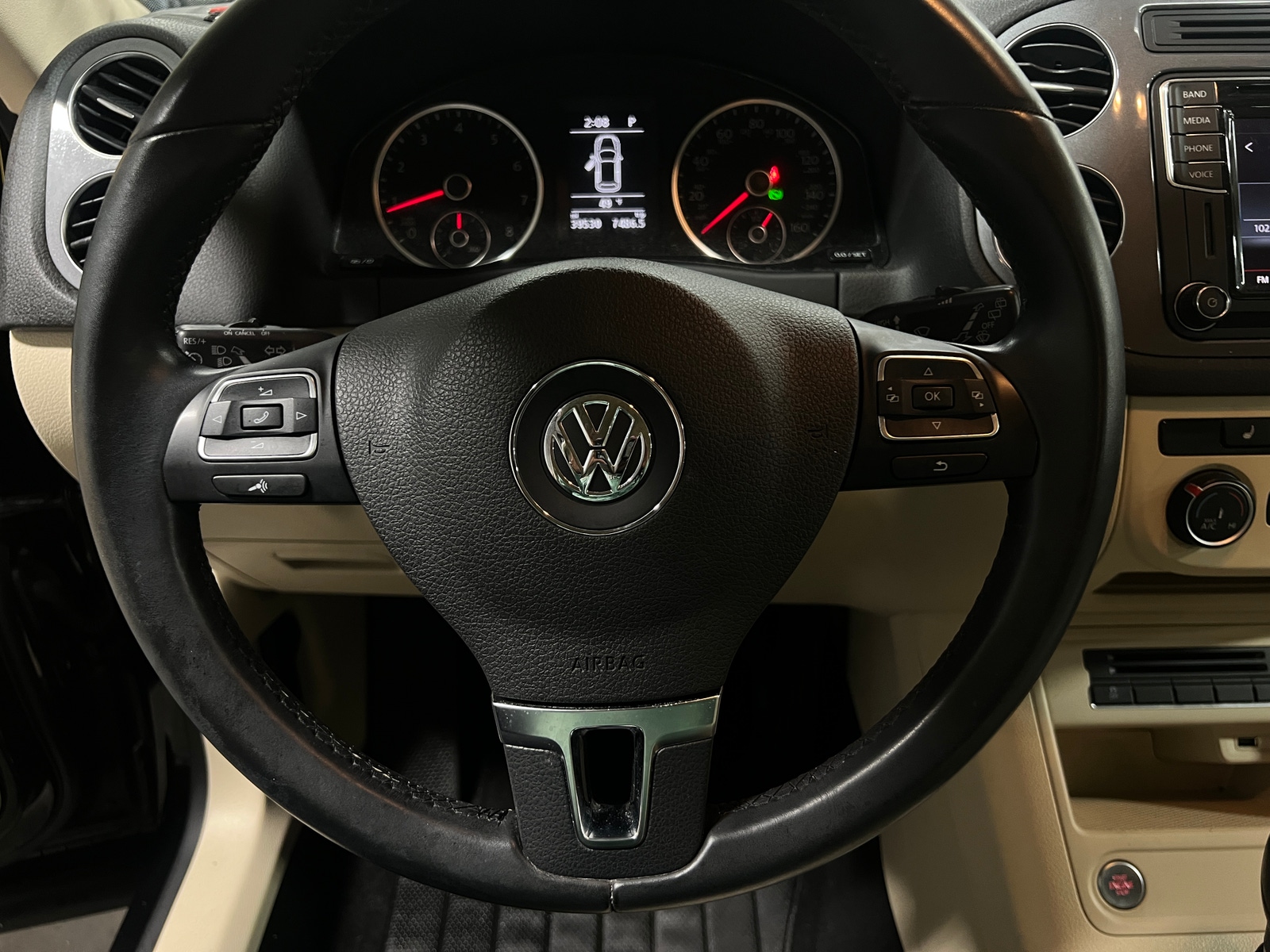 Thumbnail: 2017 Volkswagen Tiguan - 4