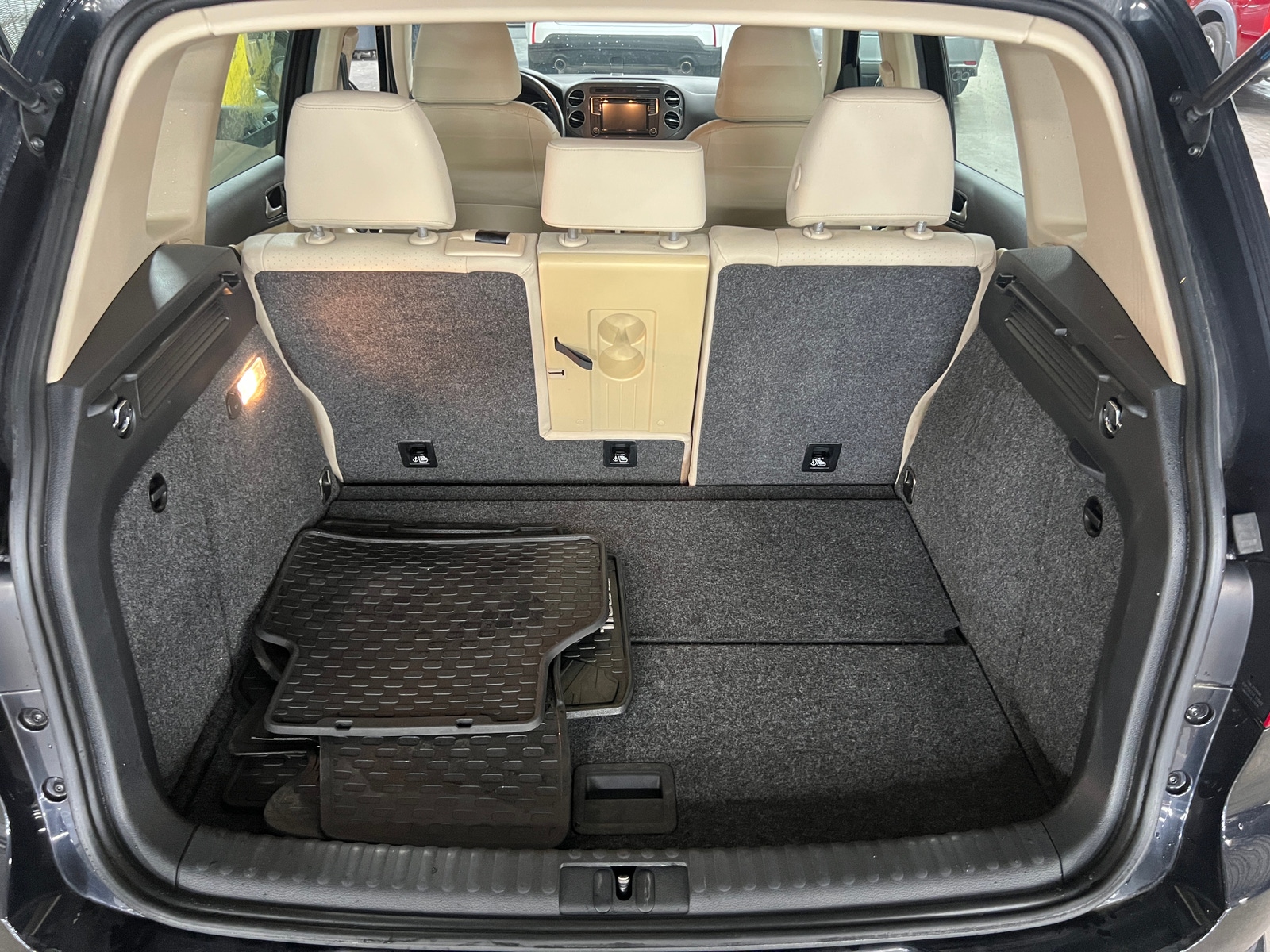 Thumbnail: 2017 Volkswagen Tiguan - 6