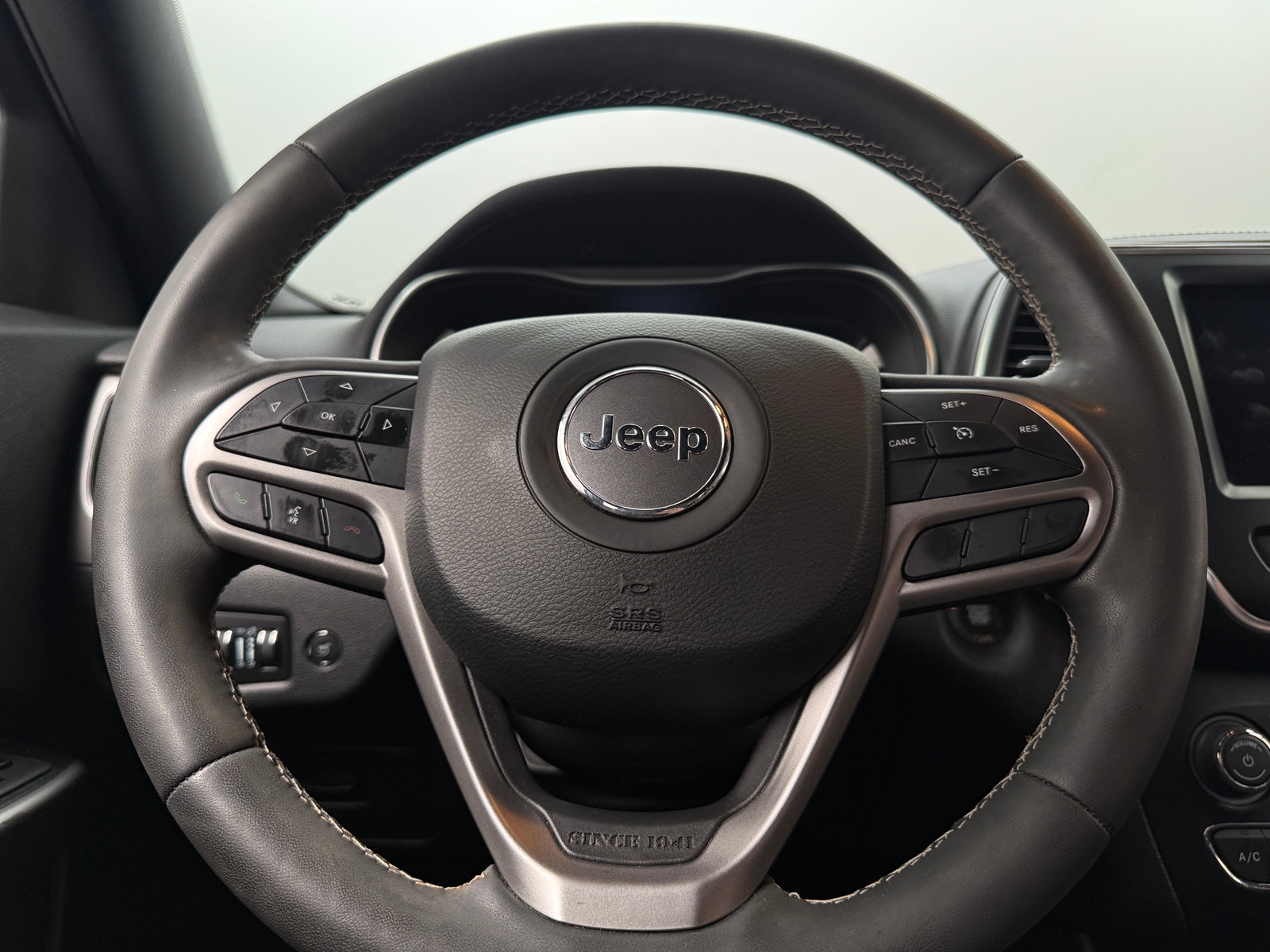 Thumbnail: 2021 Jeep Cherokee - 4