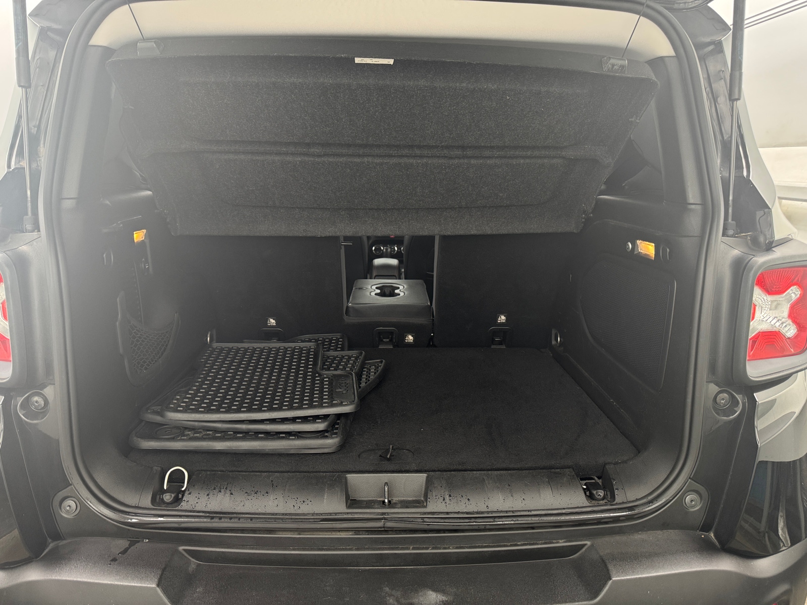 Thumbnail: 2016 Jeep Renegade - 7