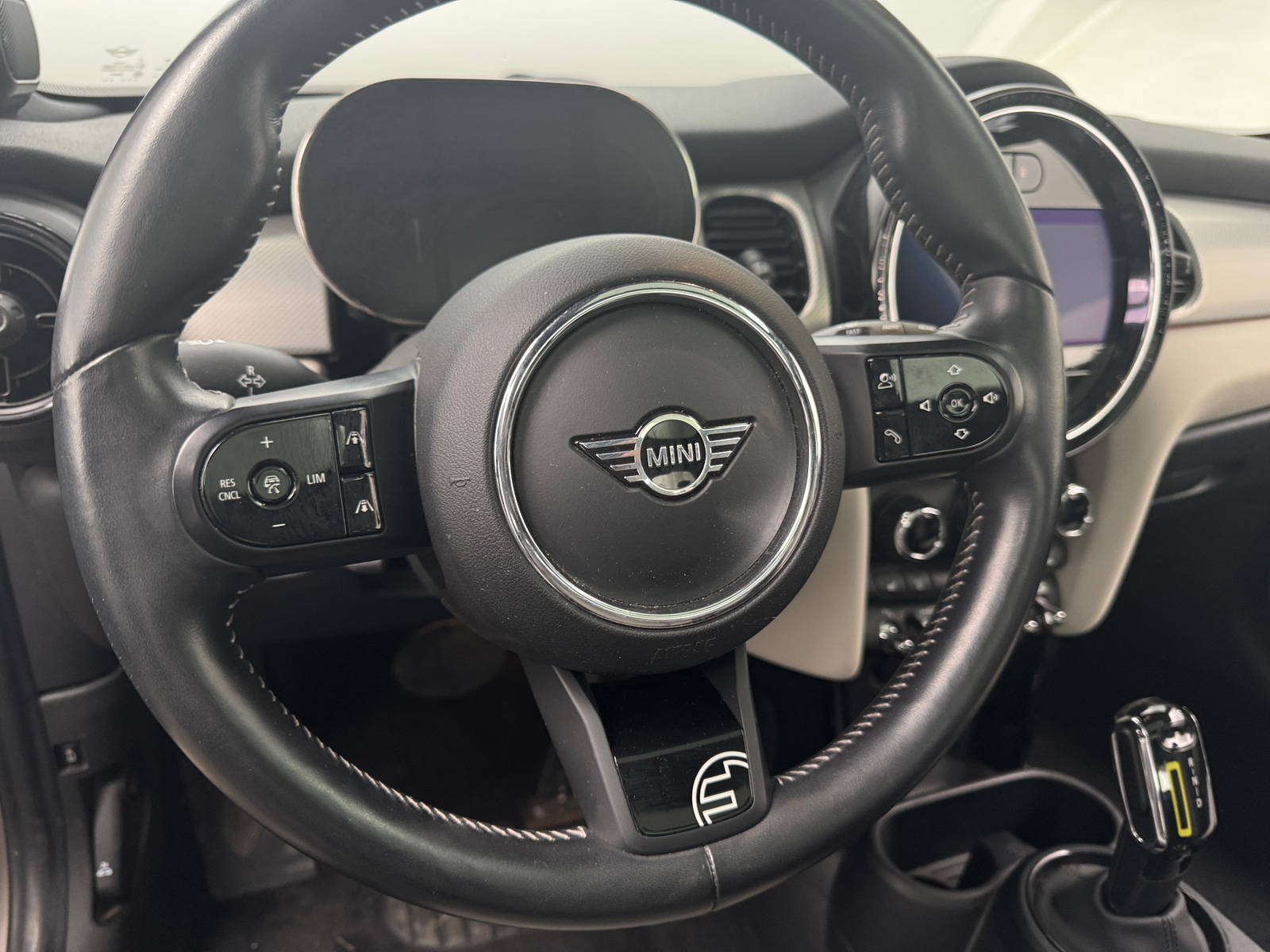 Thumbnail: 2022 MINI Cooper Hardtop - 4