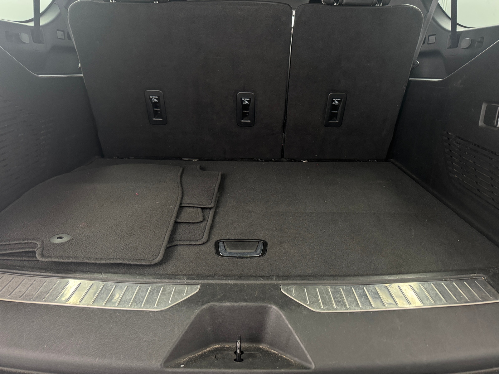 Thumbnail: 2023 Chevrolet Suburban - 6