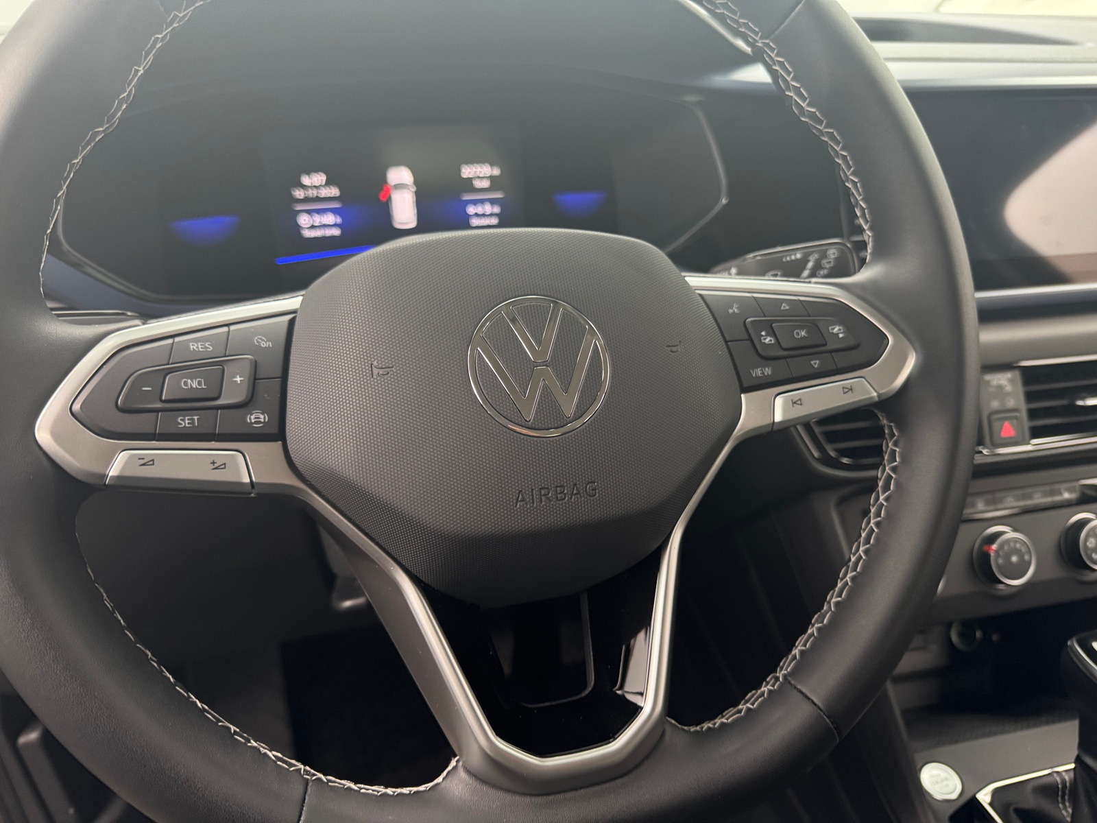 Thumbnail: 2022 Volkswagen Taos - 4