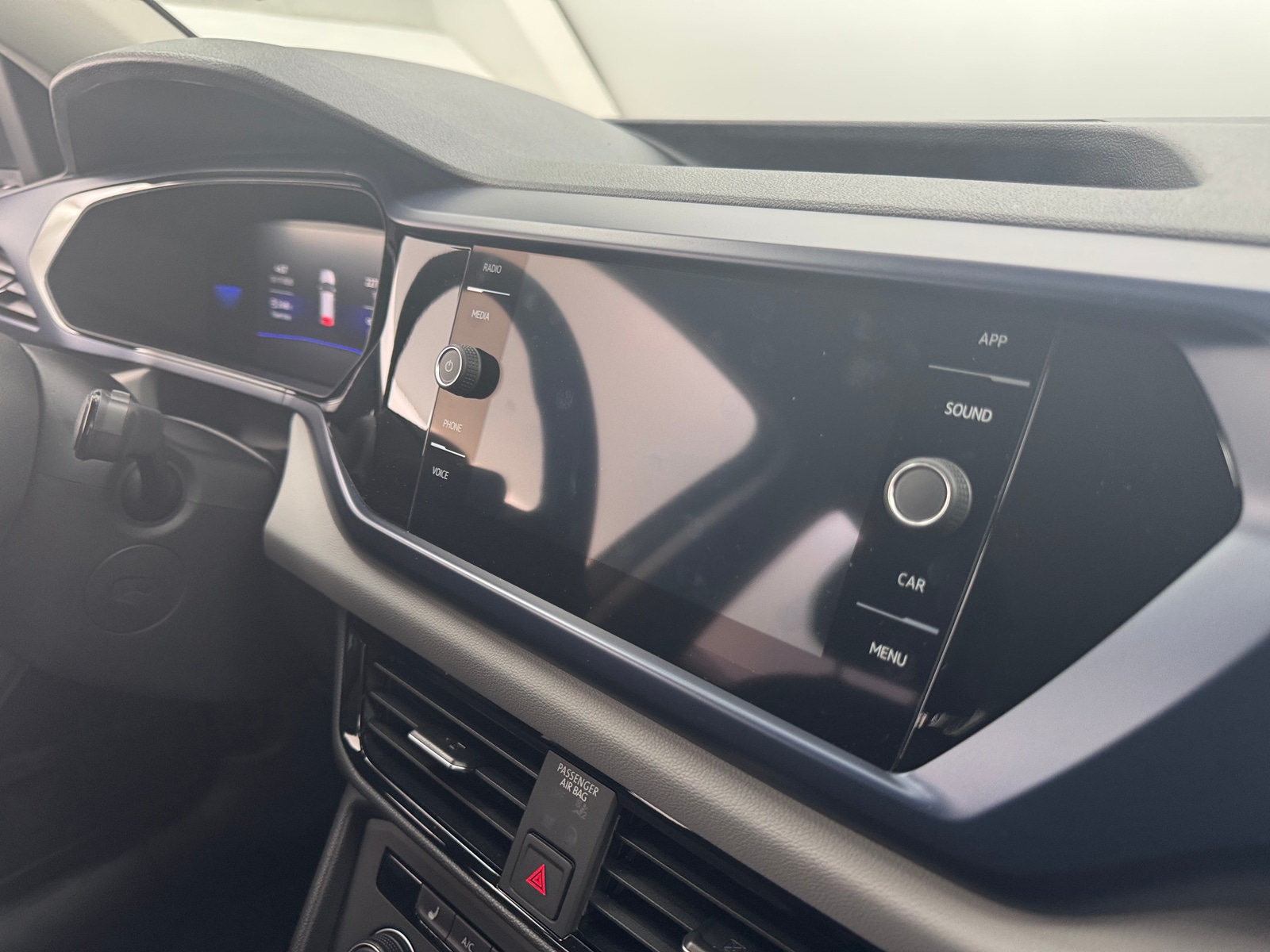 Thumbnail: 2022 Volkswagen Taos - 3