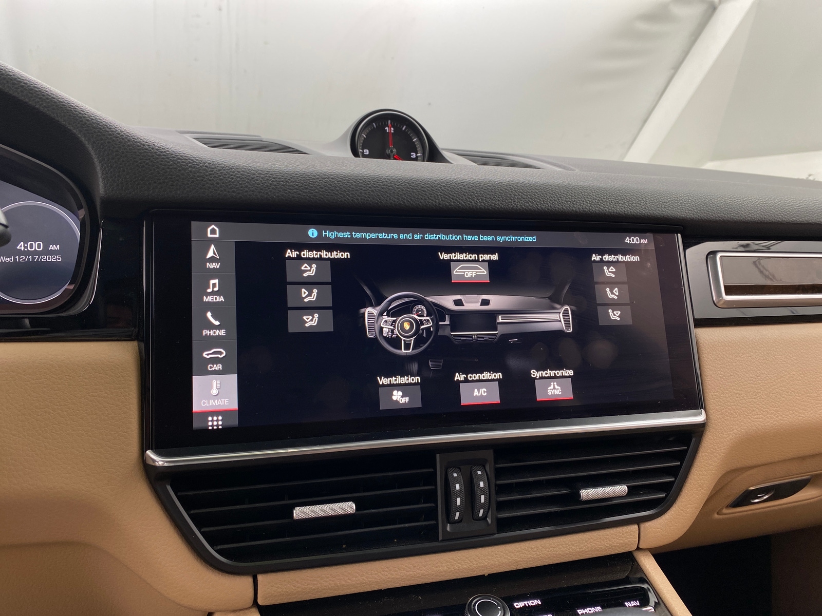 Thumbnail: 2020 Porsche Cayenne - 3